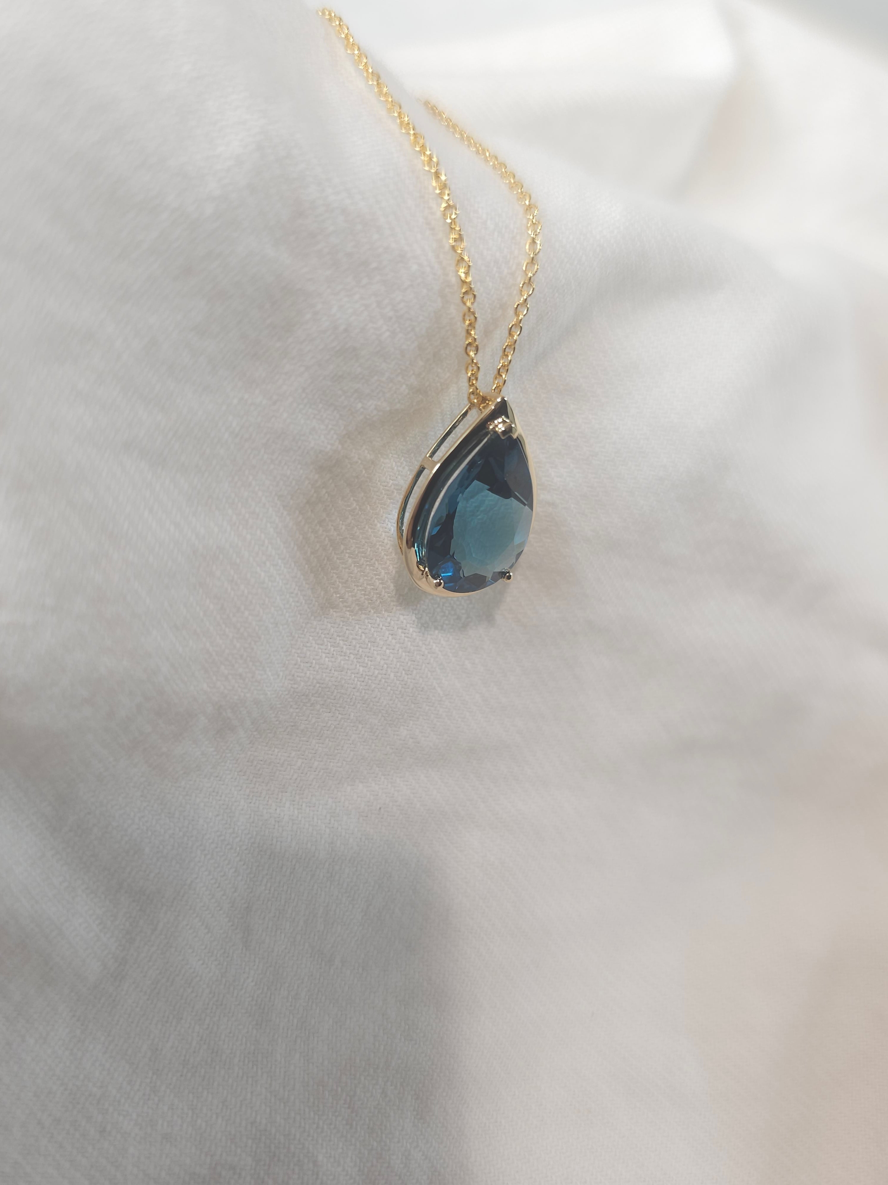 9ct Yellow Gold London Blue Topaz Pendant, 4.83ct total