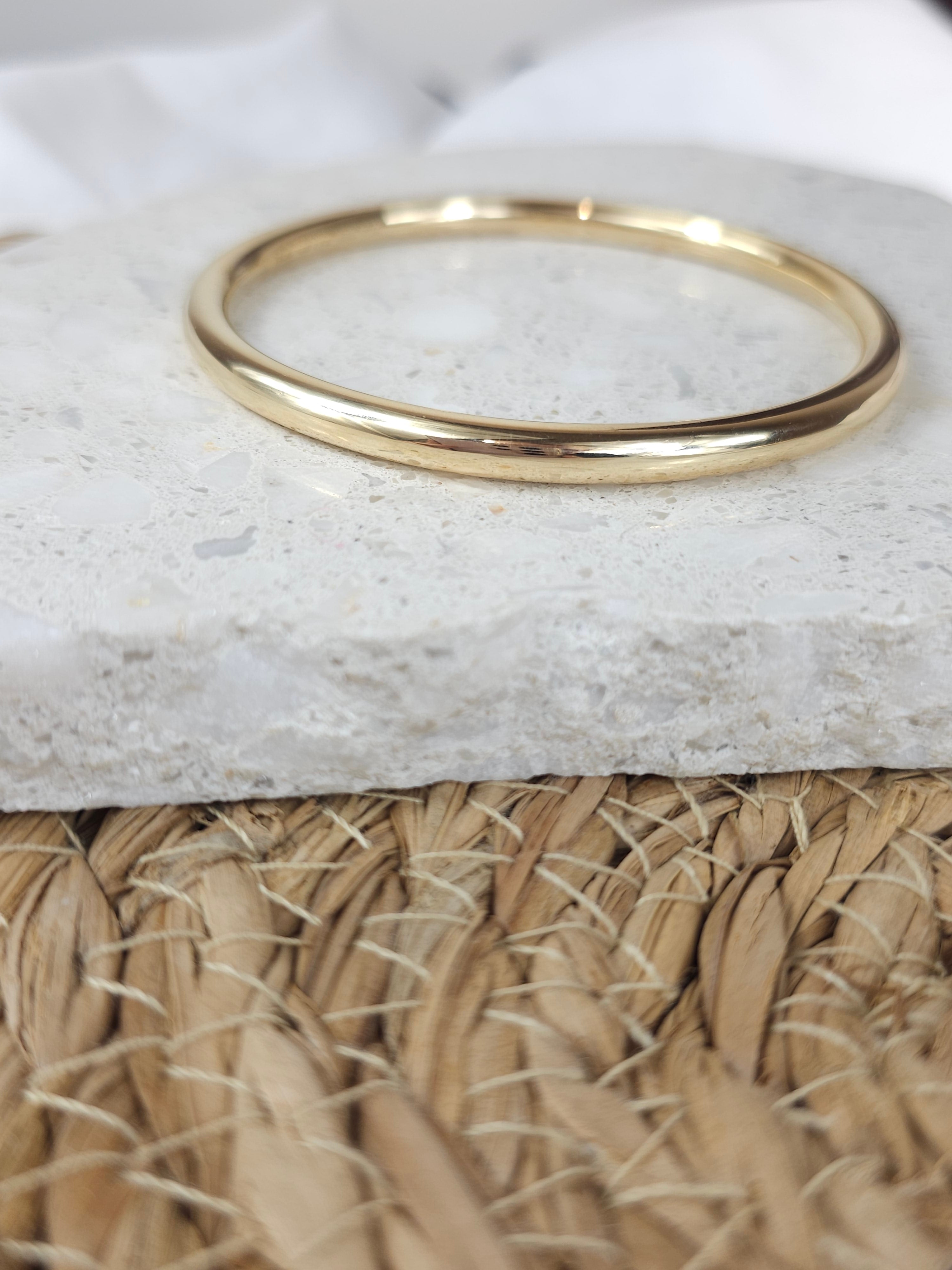 9ct Yellow Gold Silver filled Gold bangle, 63mm
