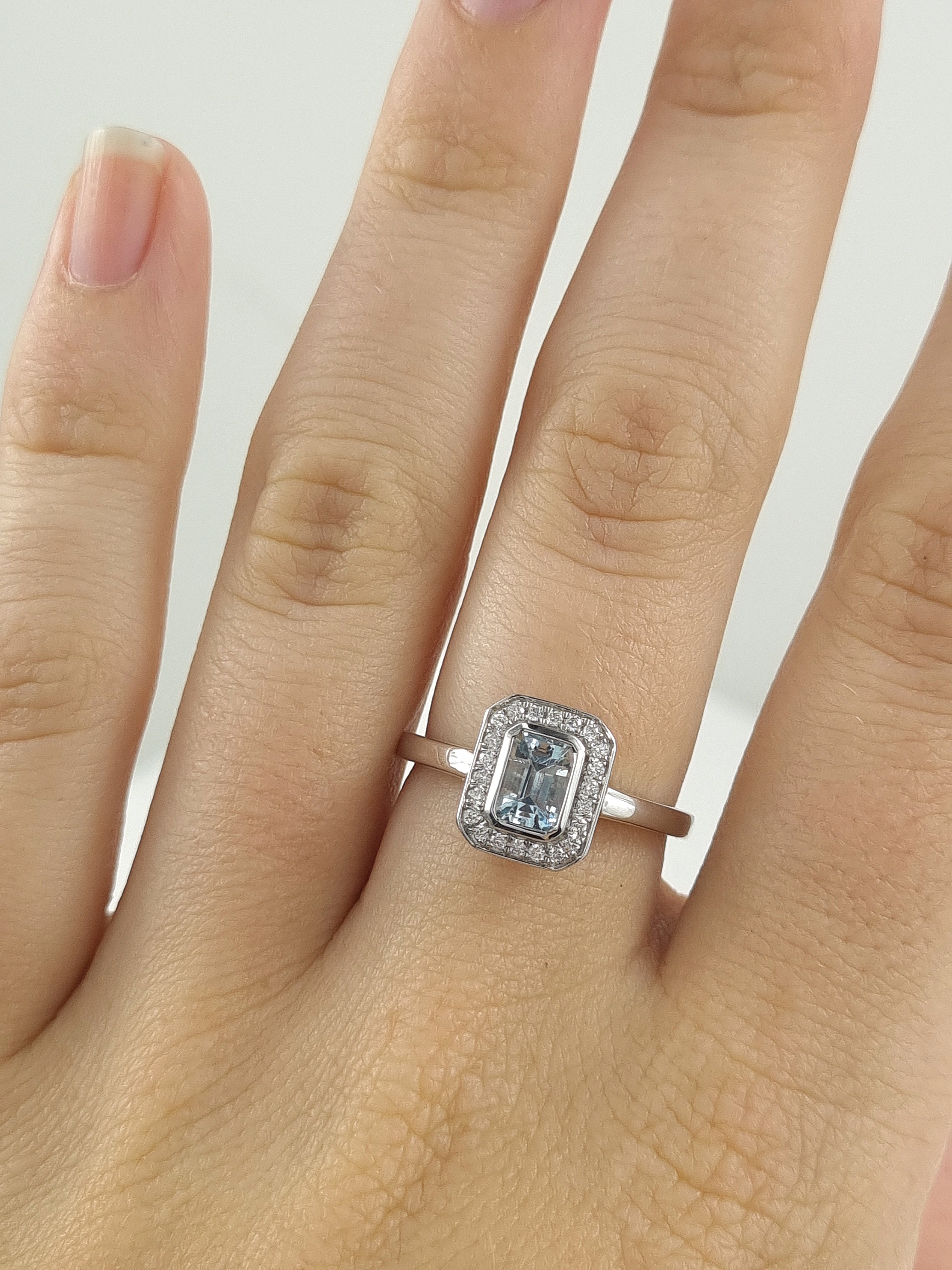 18ct White Gold Aquamarine and Diamond ring