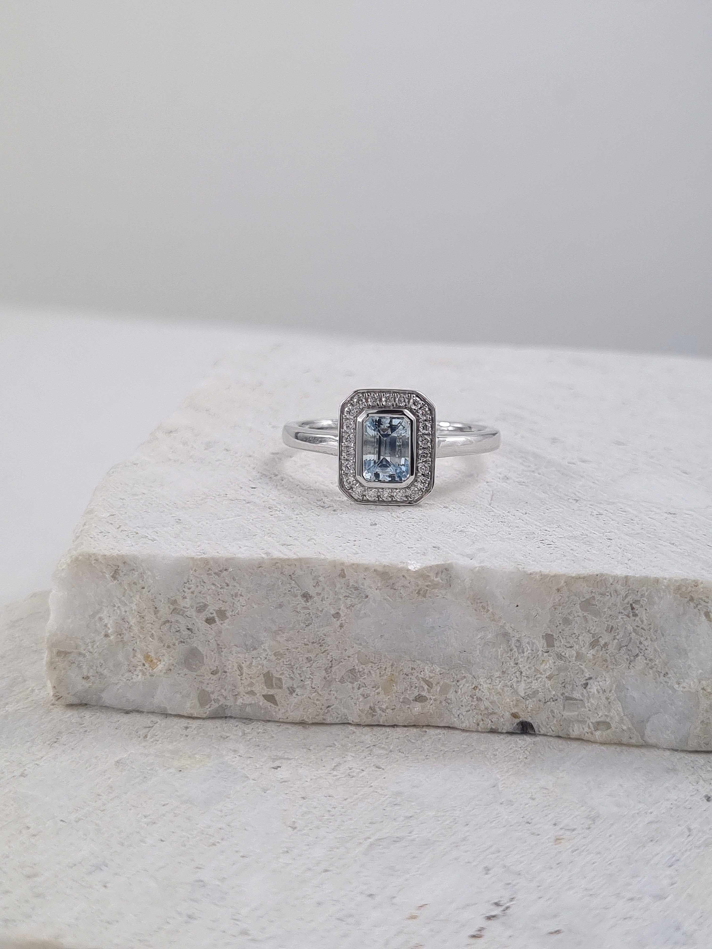18ct White Gold Aquamarine and Diamond ring