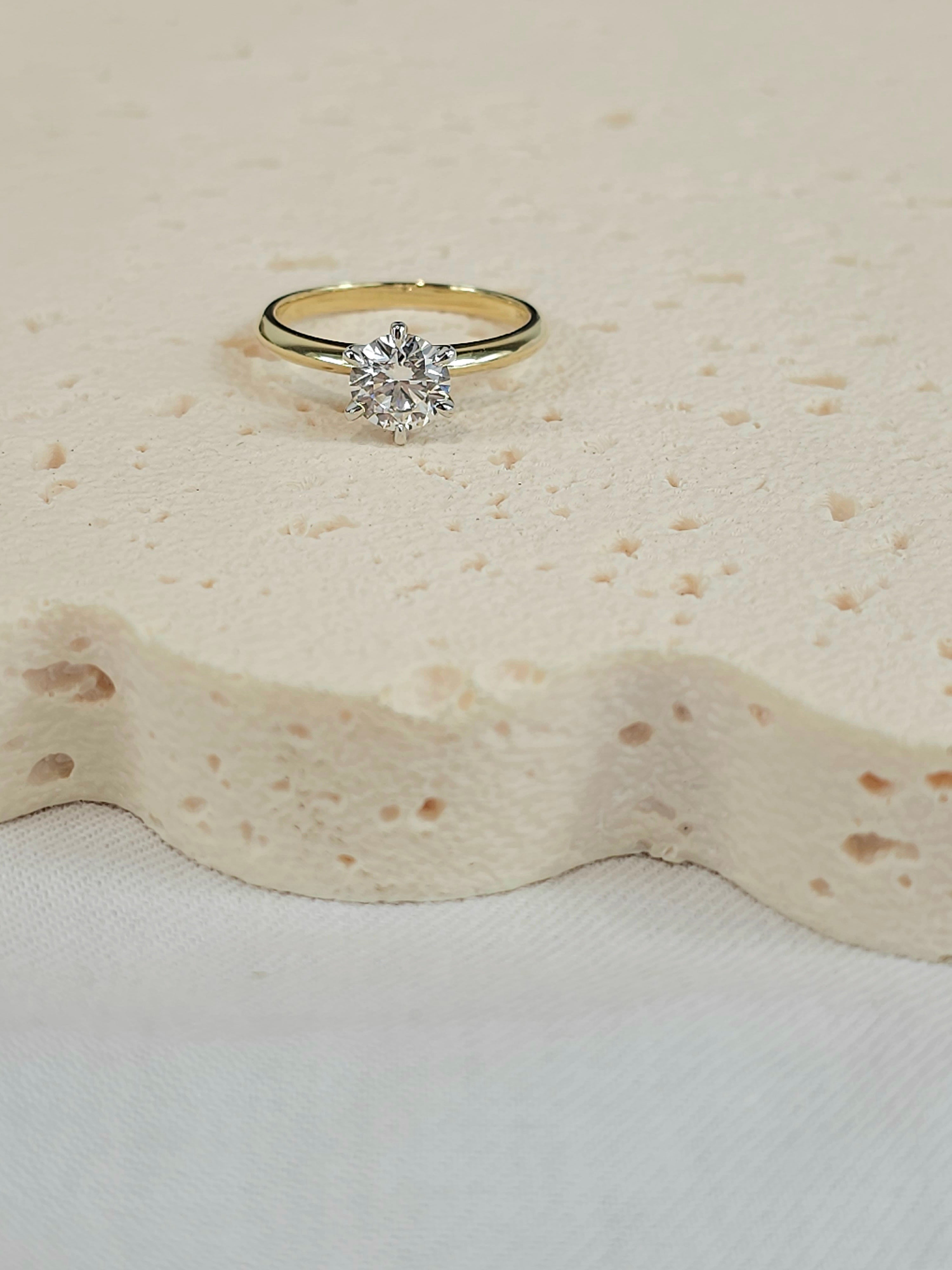 9ct Yellow and White Gold Lab-Grown Round Brilliant Cut Diamond ring, 1ct Centre