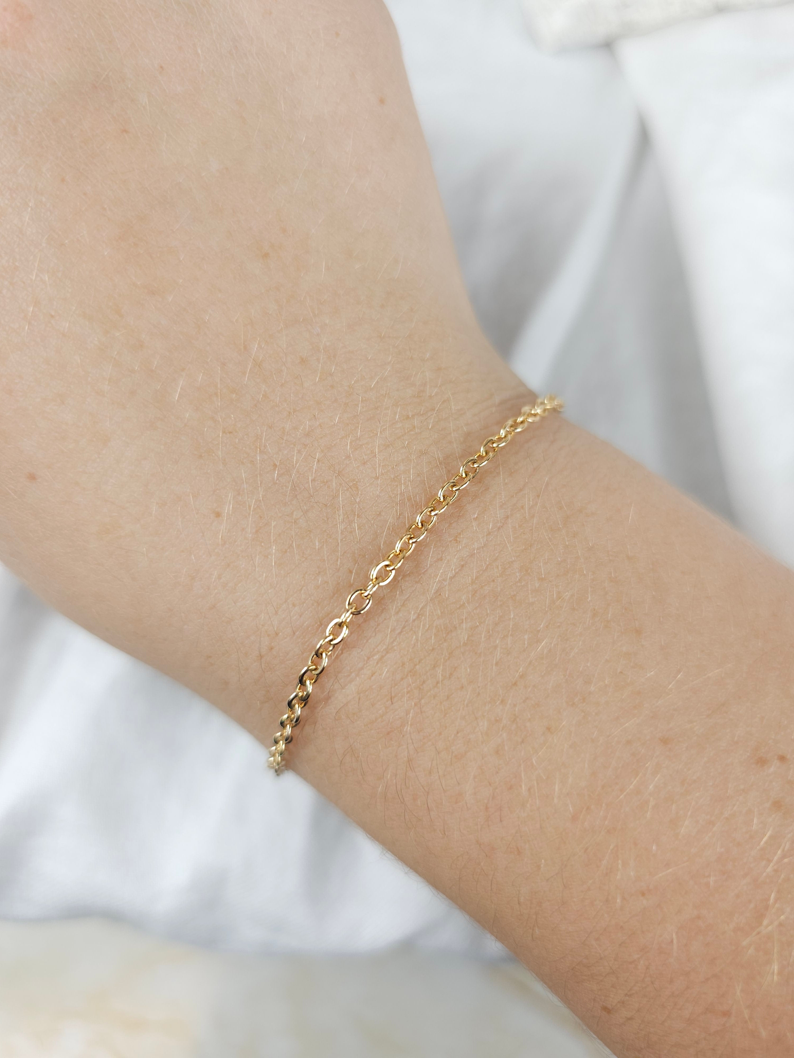 9ct Yellow Gold Hammered cable bracelet, 19cm