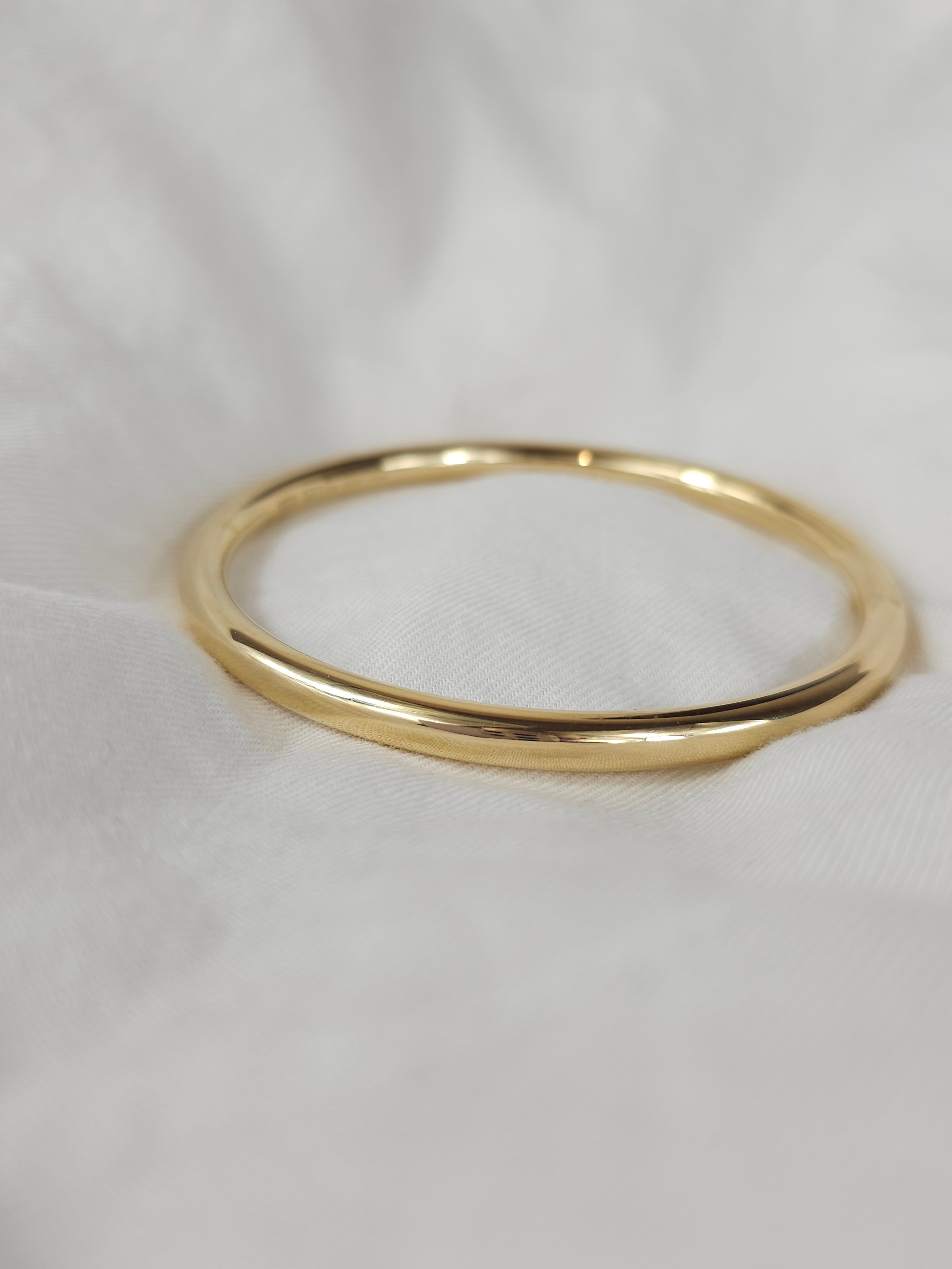 9ct Yellow Gold Silver filled Gold bangle, 63mm