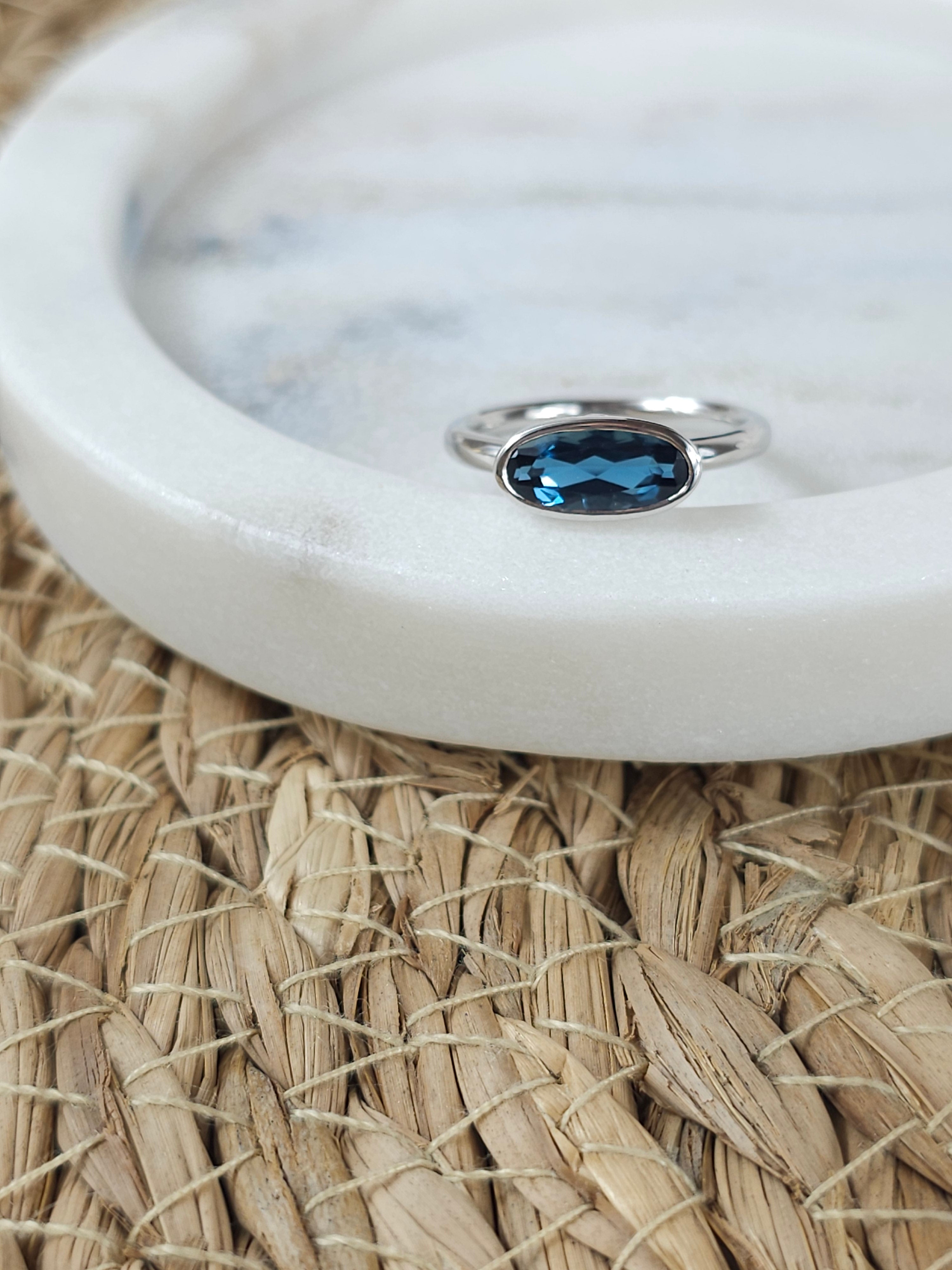 9ct White Gold London Blue Topaz Ring, 1.58ct