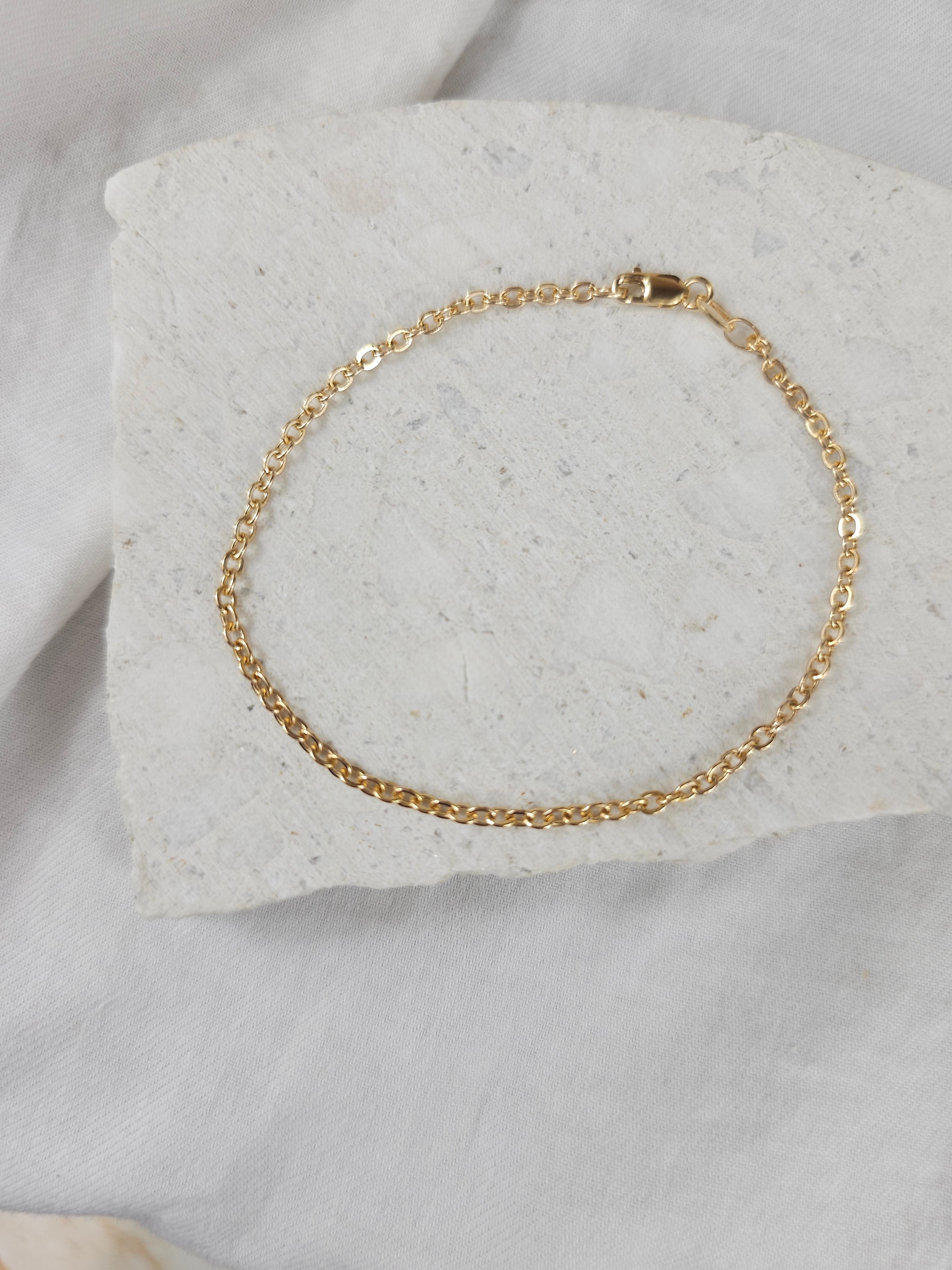 9ct Yellow Gold Hammered cable bracelet, 19cm