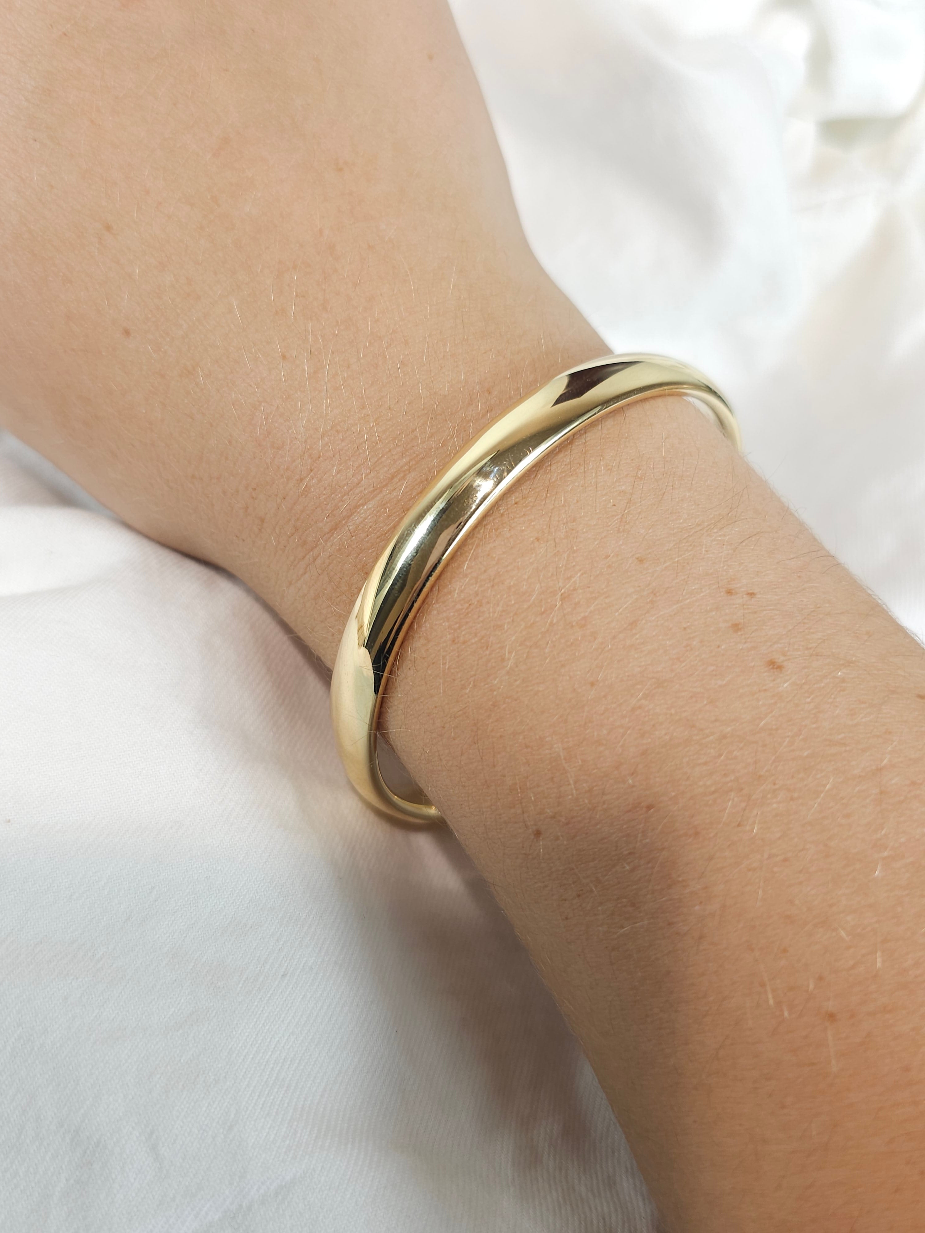 9ct Yellow Gold Silver filled bangle, 65mm