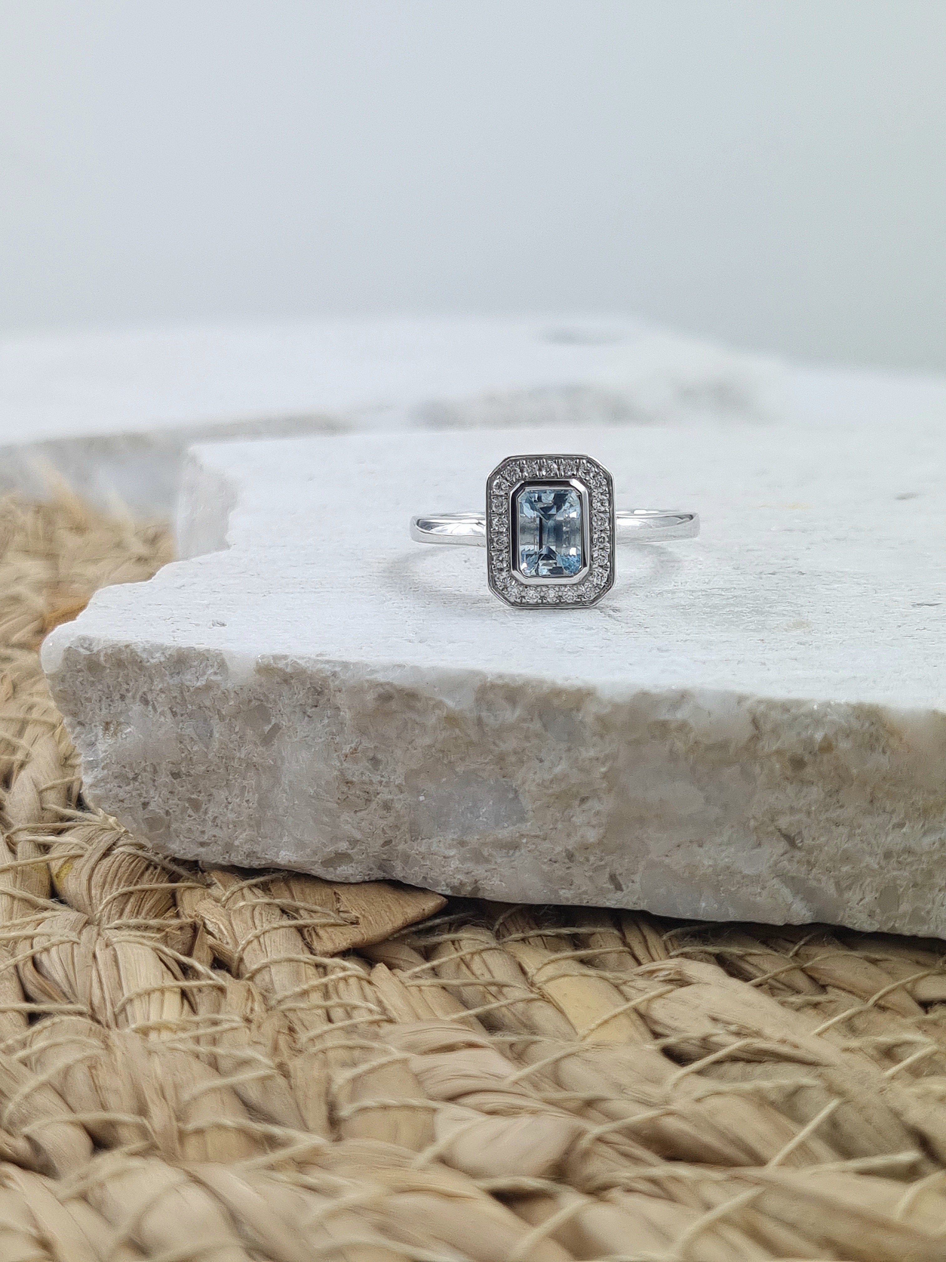 18ct White Gold Aquamarine and Diamond ring