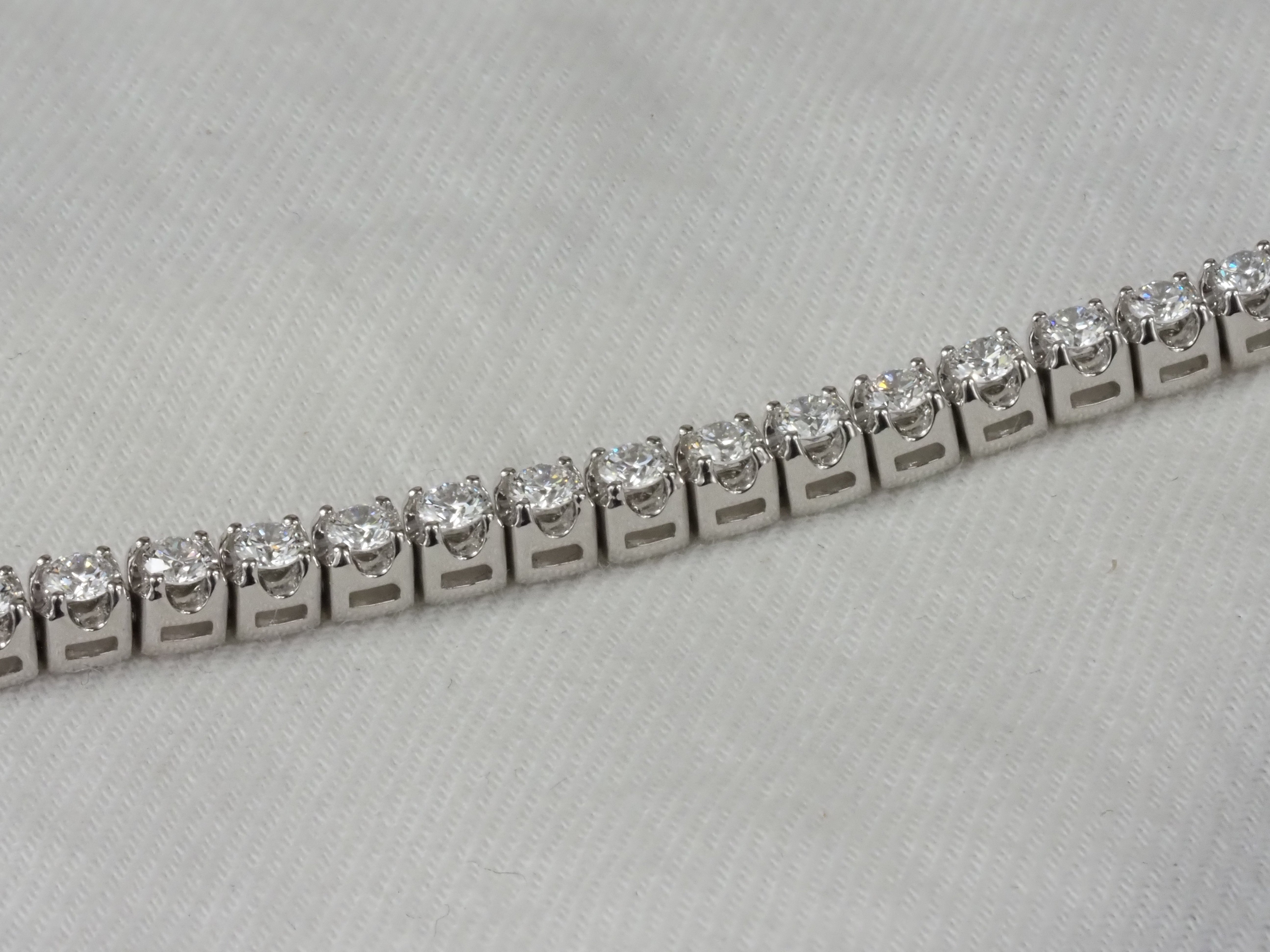 9ct White Gold Lab-Grown Diamond Tennis Bracelet, 3ct total