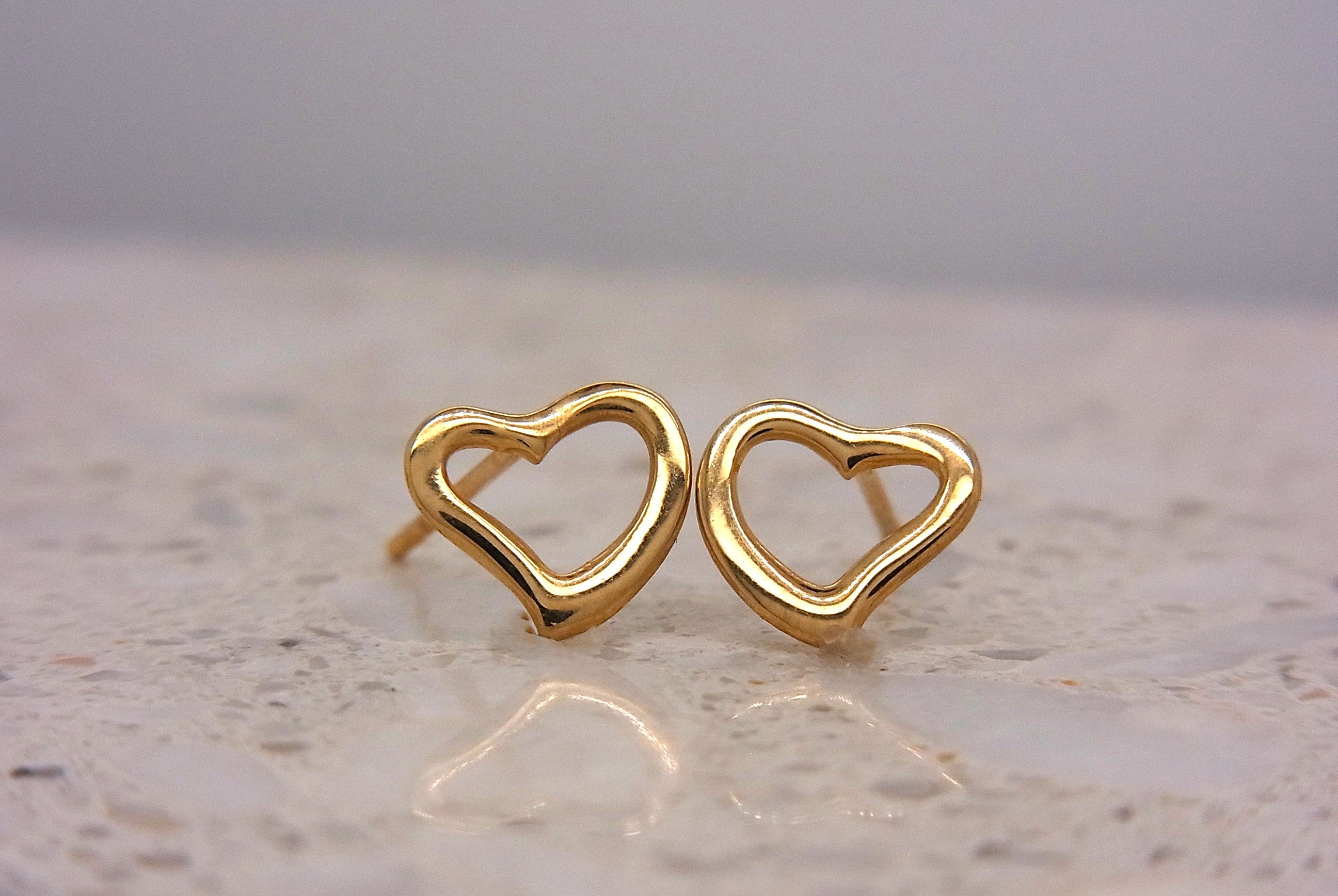 9ct open heart studs