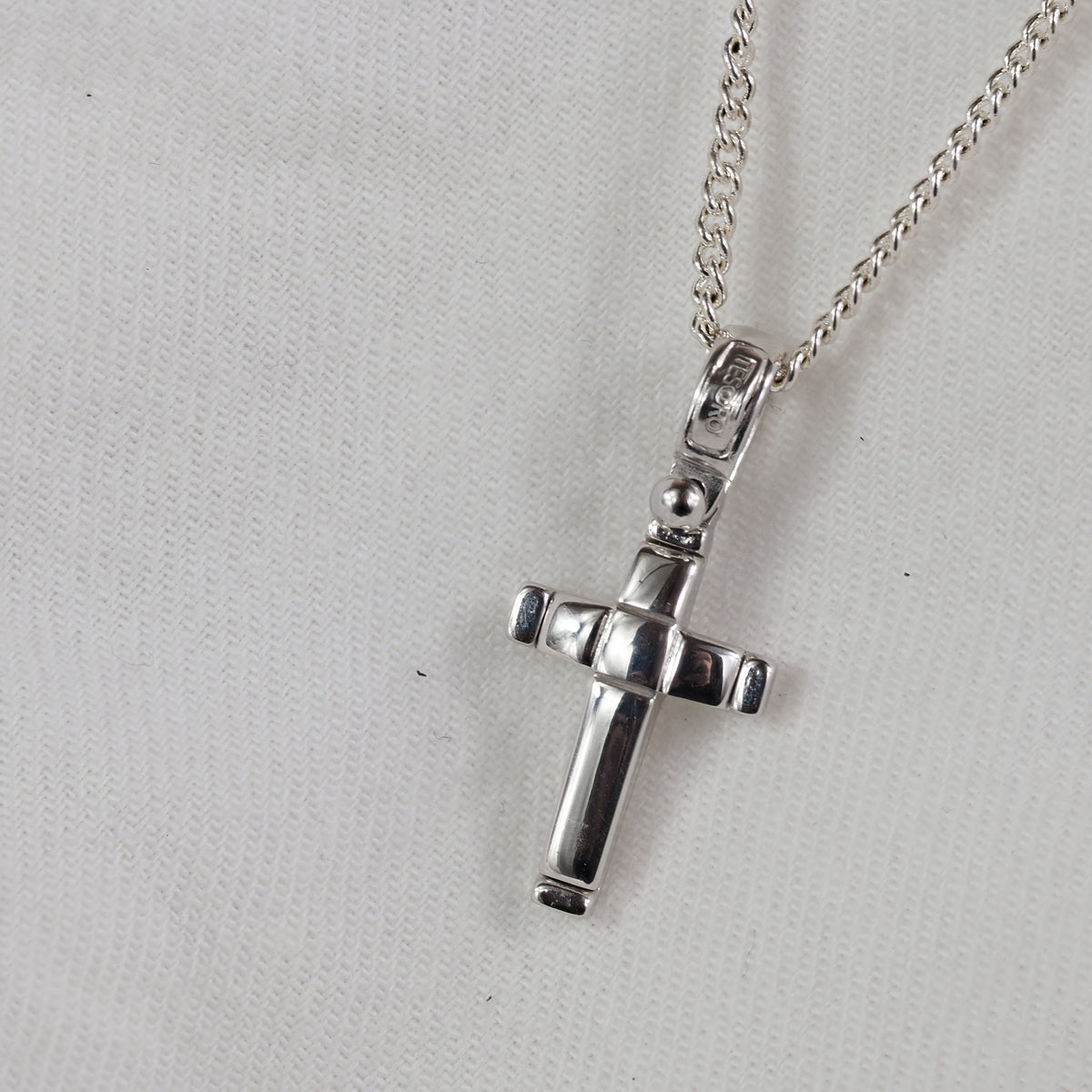 9ct White Gold Polished Cross Pendant, 15mm