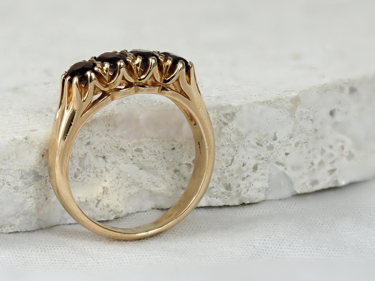 9ct Yellow Gold Vintage Style Garnet Ring