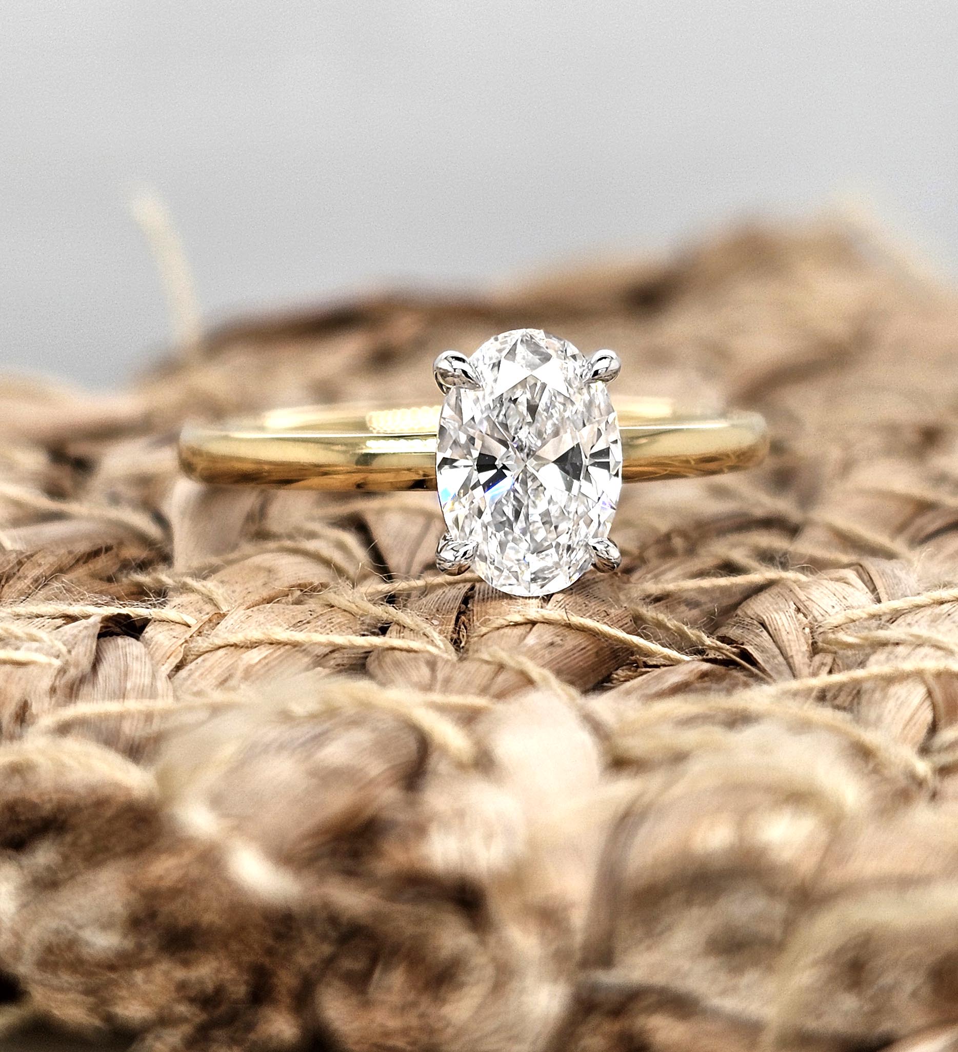 18ct Yellow and White Gold Vero Lab-Grown Oval Diamond ring, 1.04ct centre