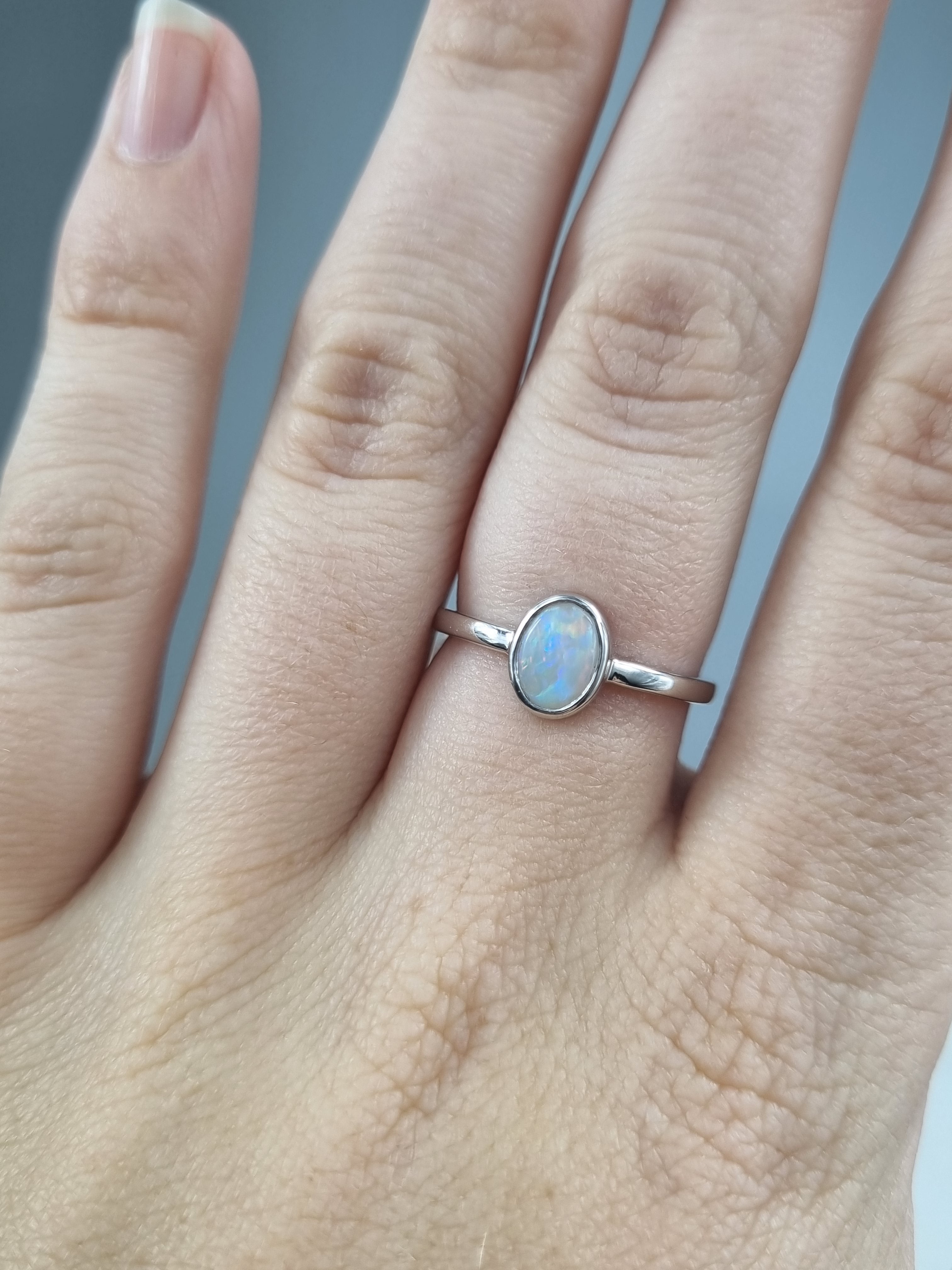 9ct White Gold Oval Opal Ring