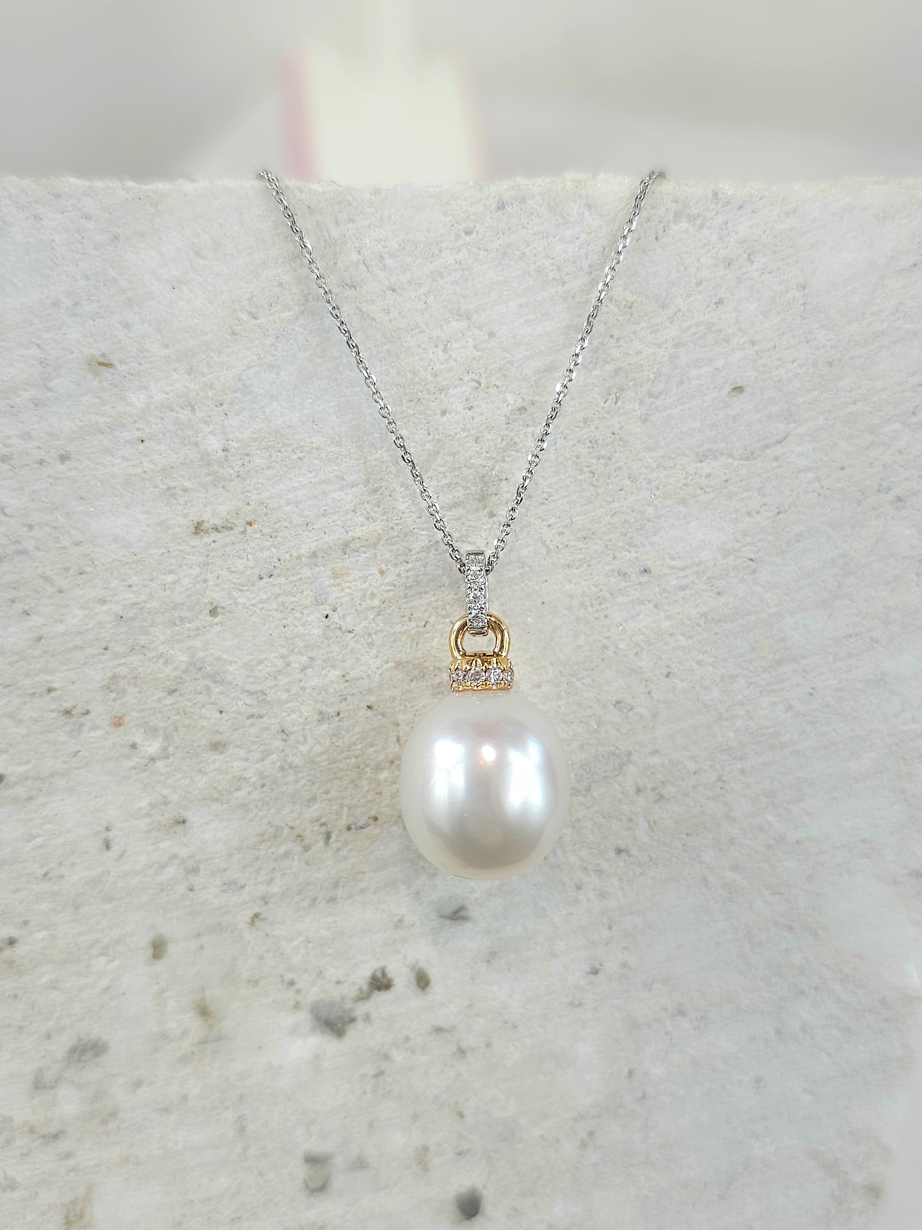 18 carat Rose & White Gold Argyle & South Sea Pendant, 0.125 carats total.
