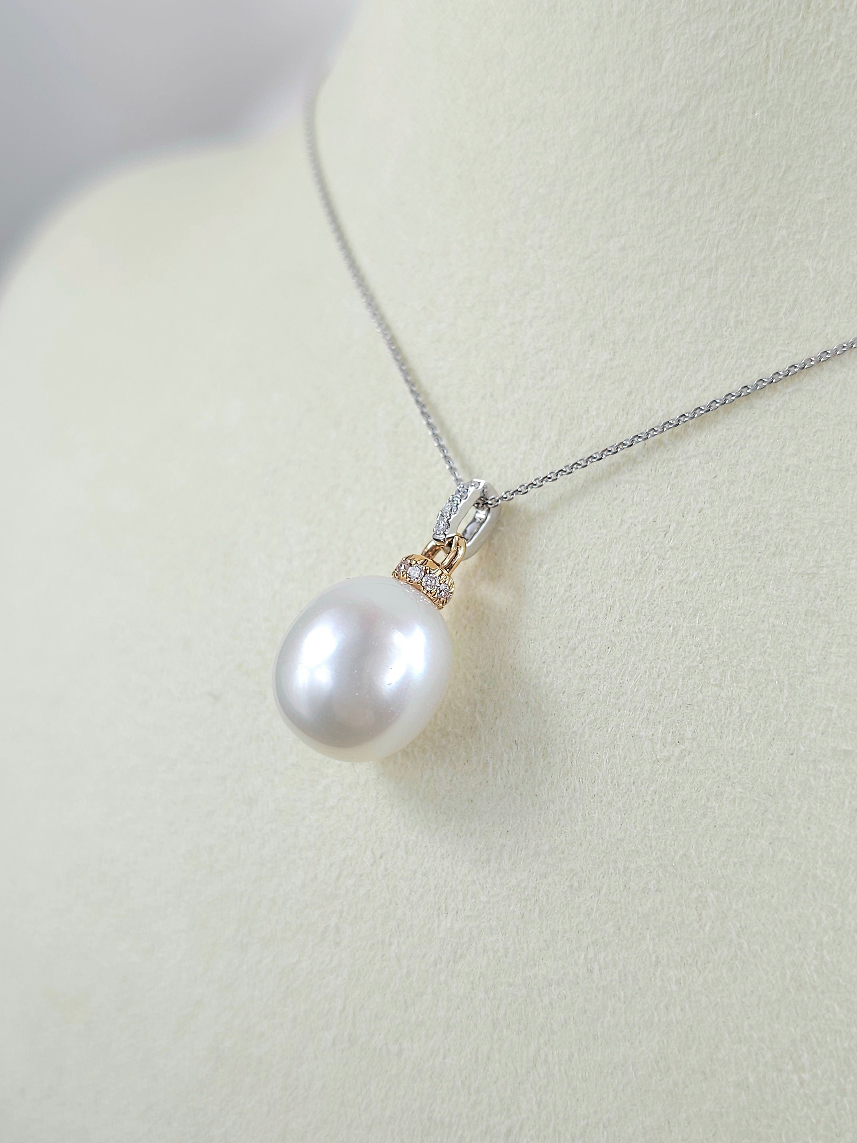 18 carat Rose & White Gold Argyle & South Sea Pendant, 0.125 carats total.