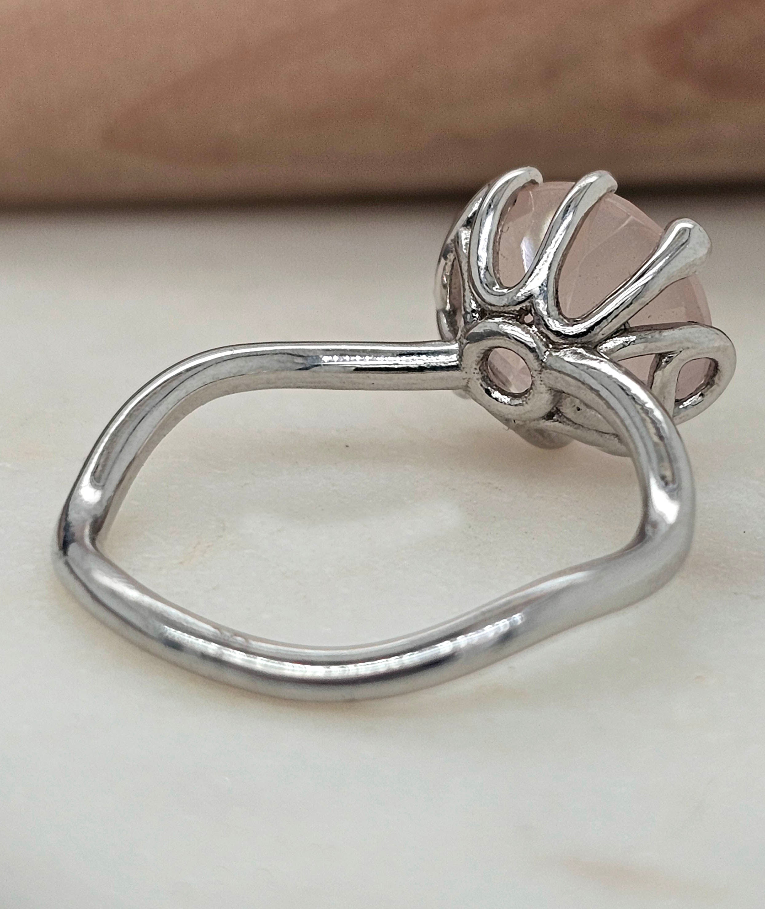 9ct White Gold Rose Quartz Freestyle Ring