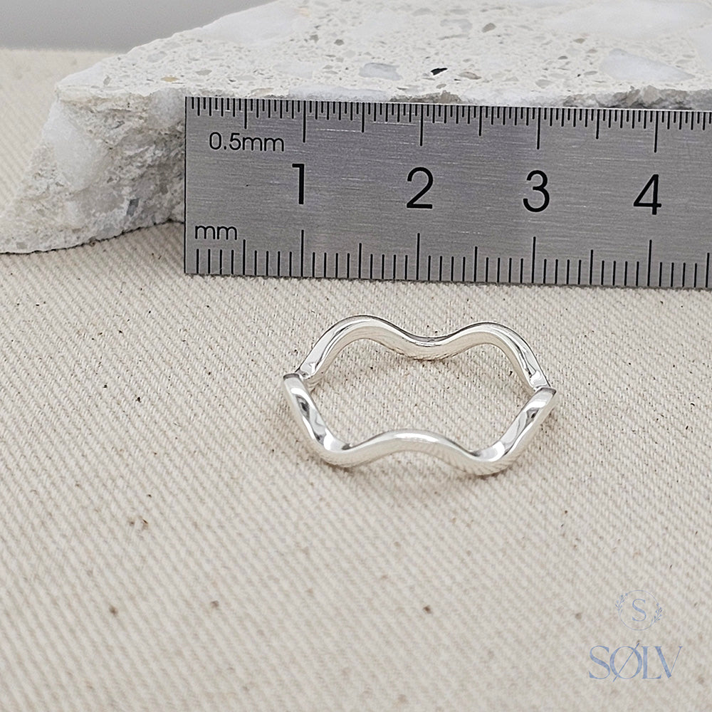 Solv Sterling Silver Wavy Ring, Size 8