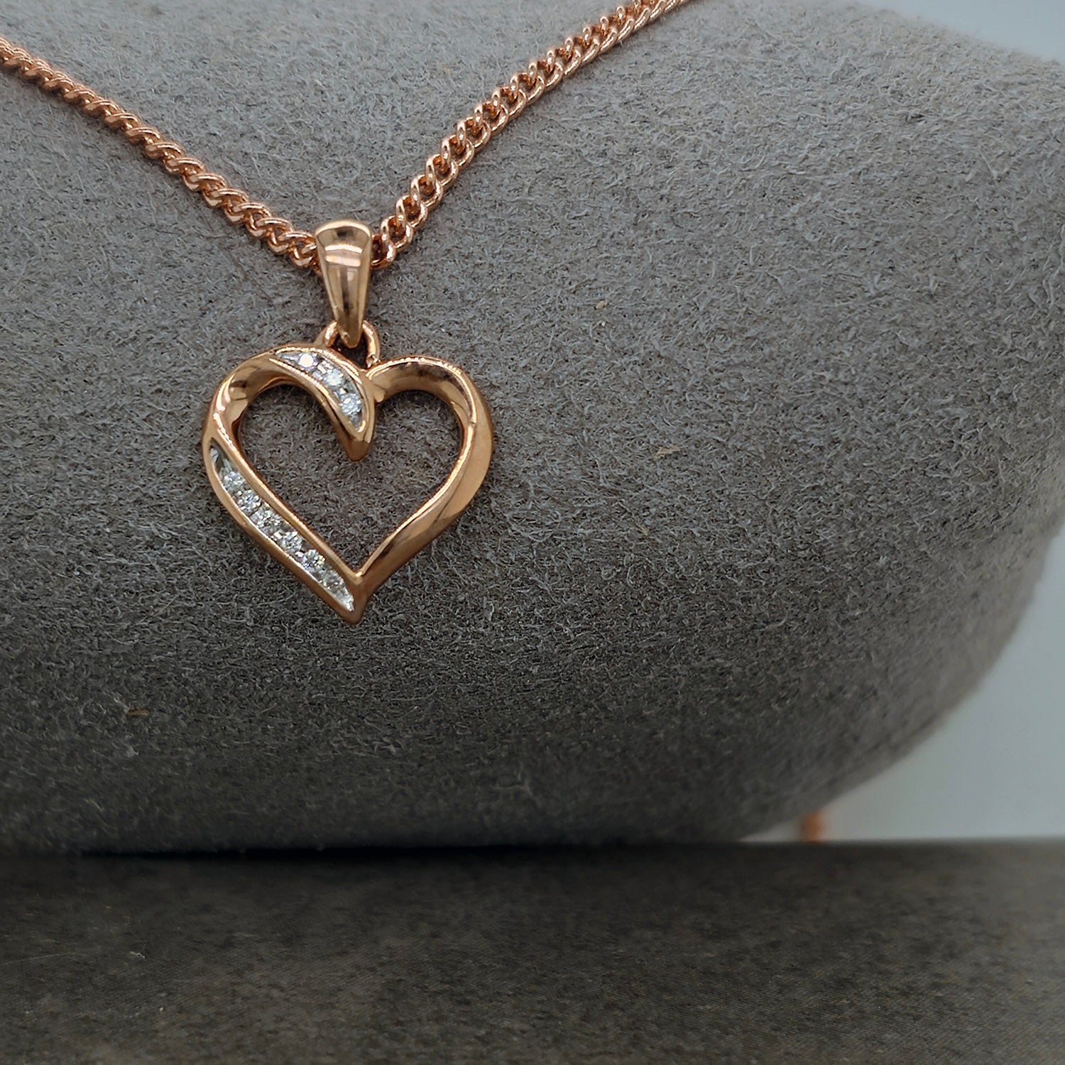 9ct rose gold diamond heart pendant