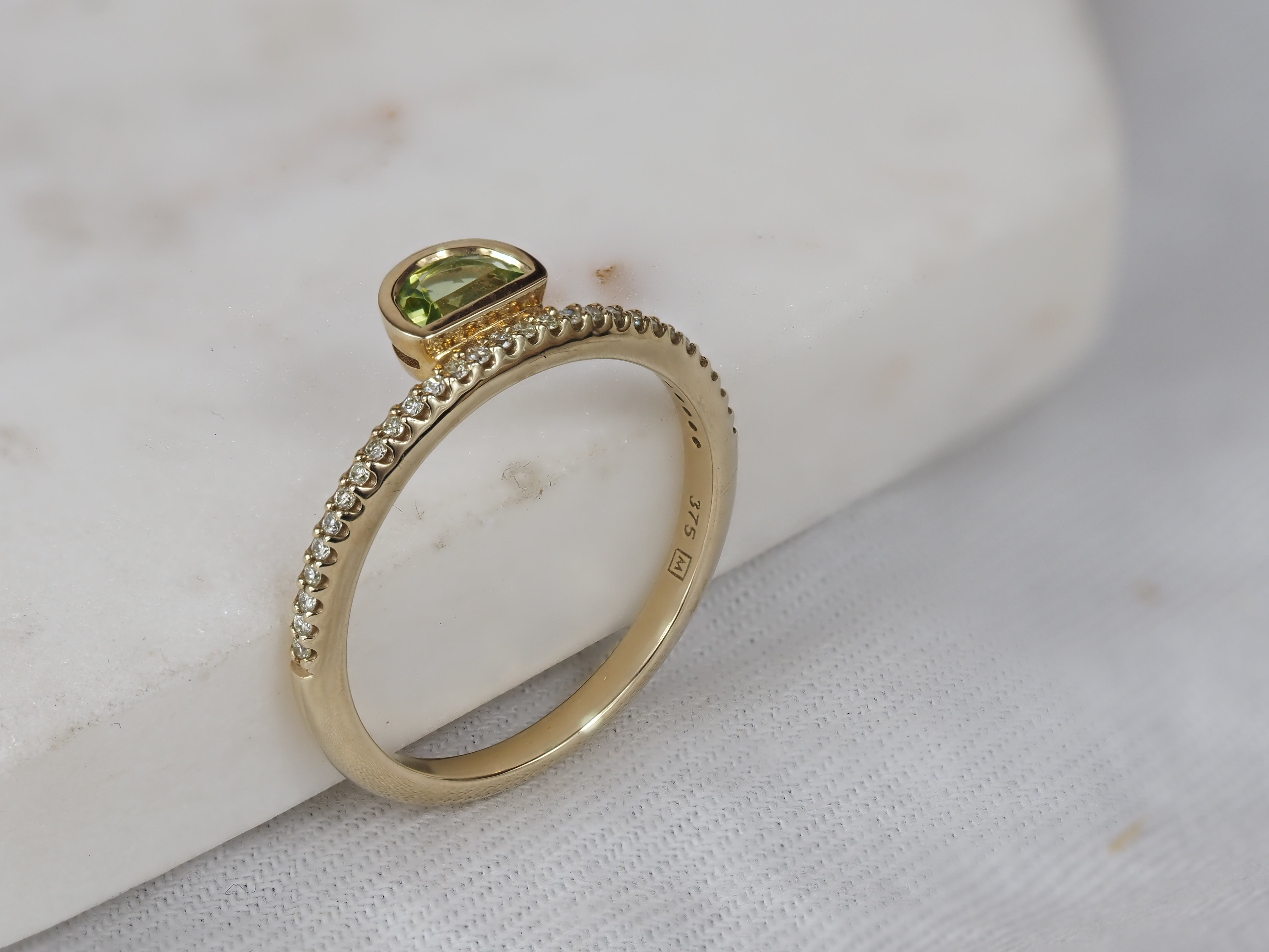 9ct Yellow Gold Peridot and Diamond Ring, 0.27ct centre