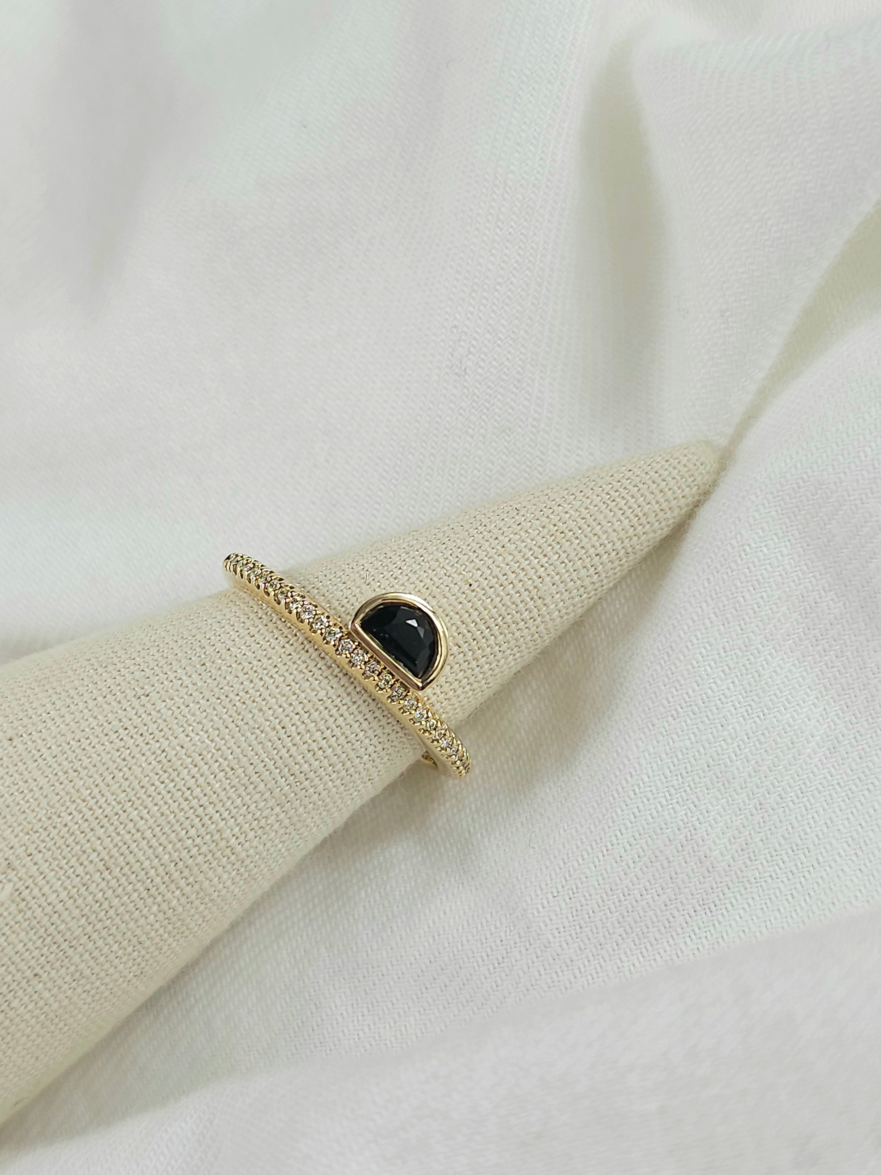 9ct Yellow Gold Onyx and Diamond ring