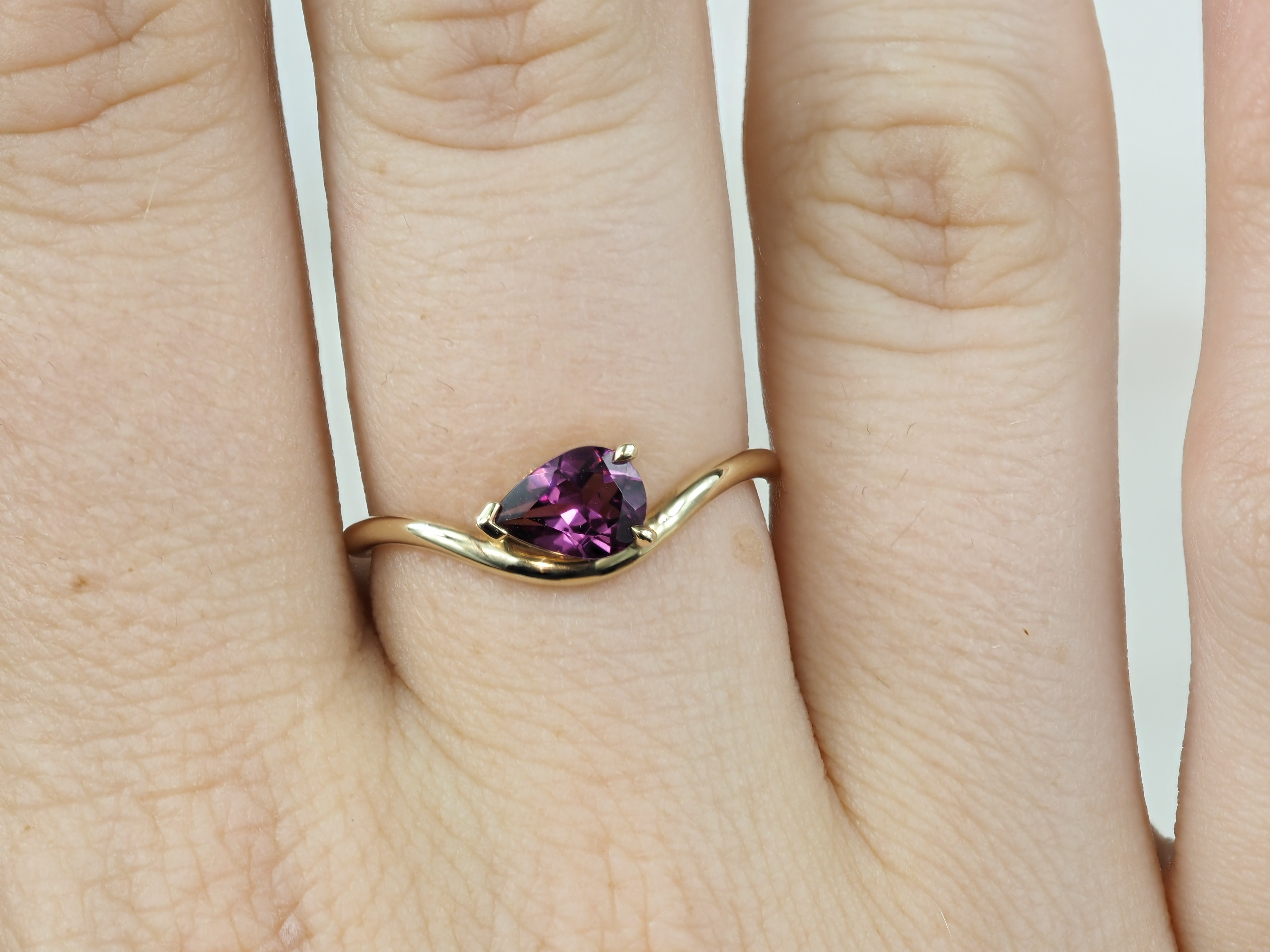 9ct Yellow Gold Rhodilite Garnet ring