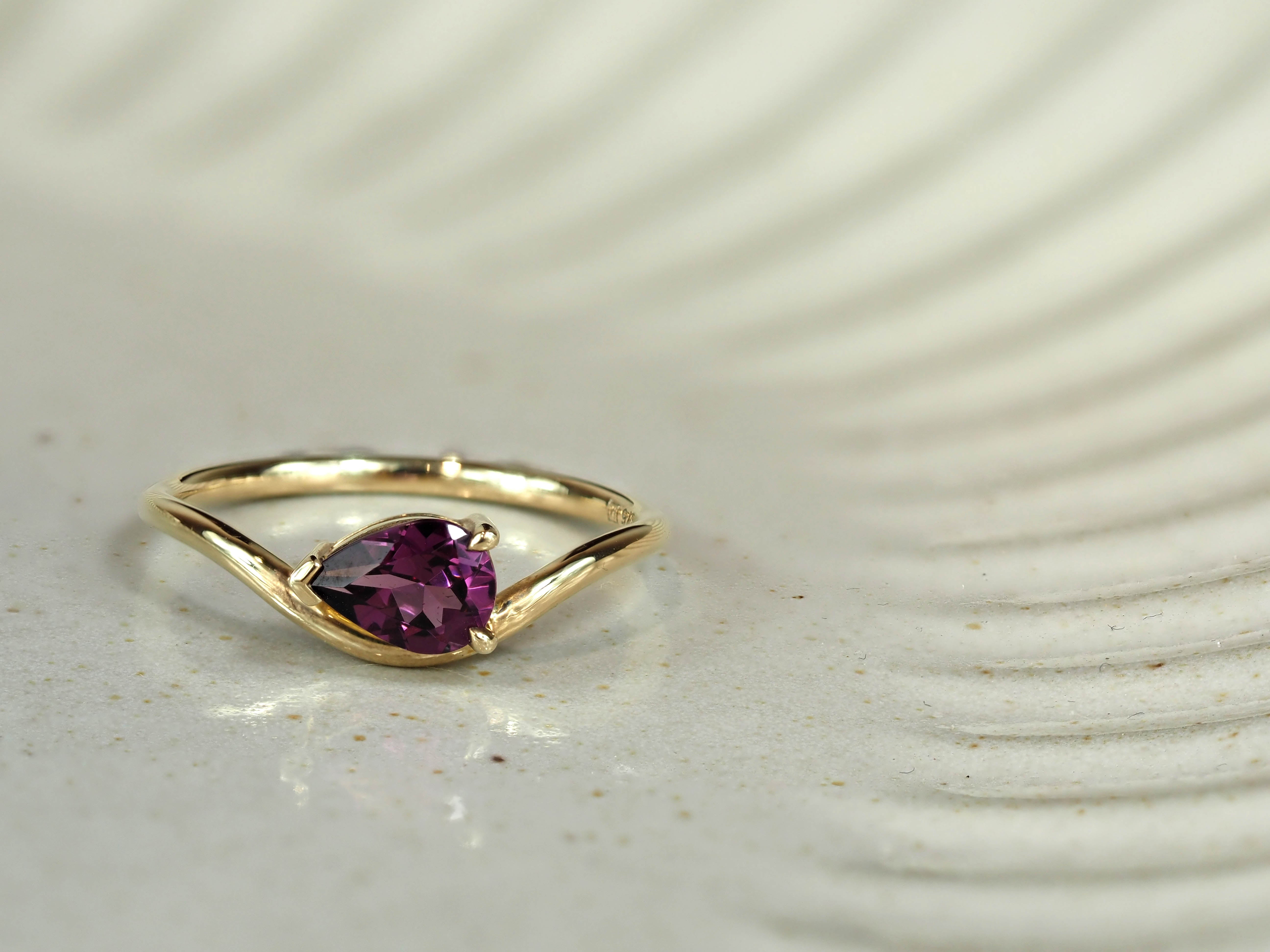 9ct Yellow Gold Rhodilite Garnet ring