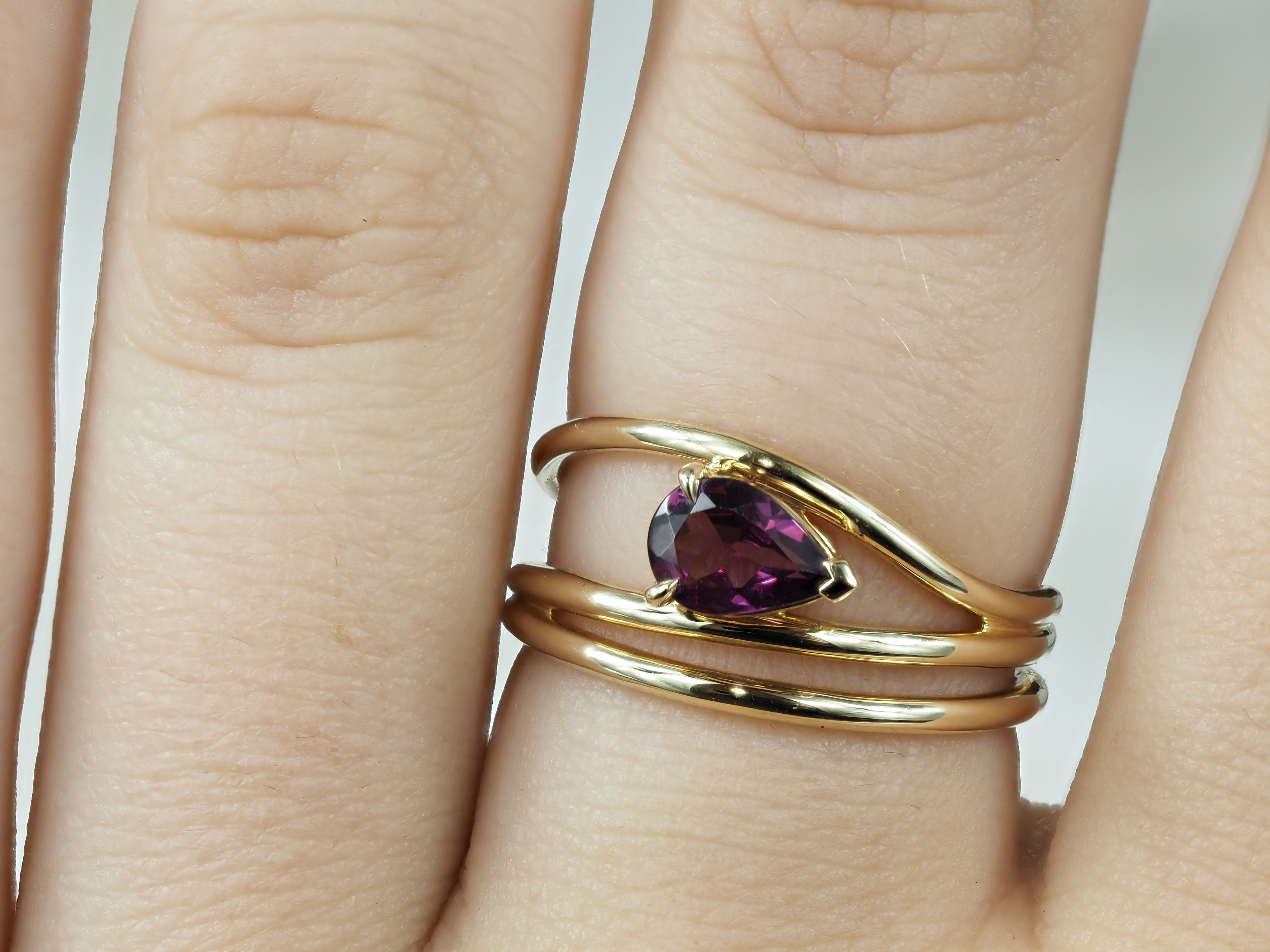 9ct Yellow Gold Rhodolite Garnet ring