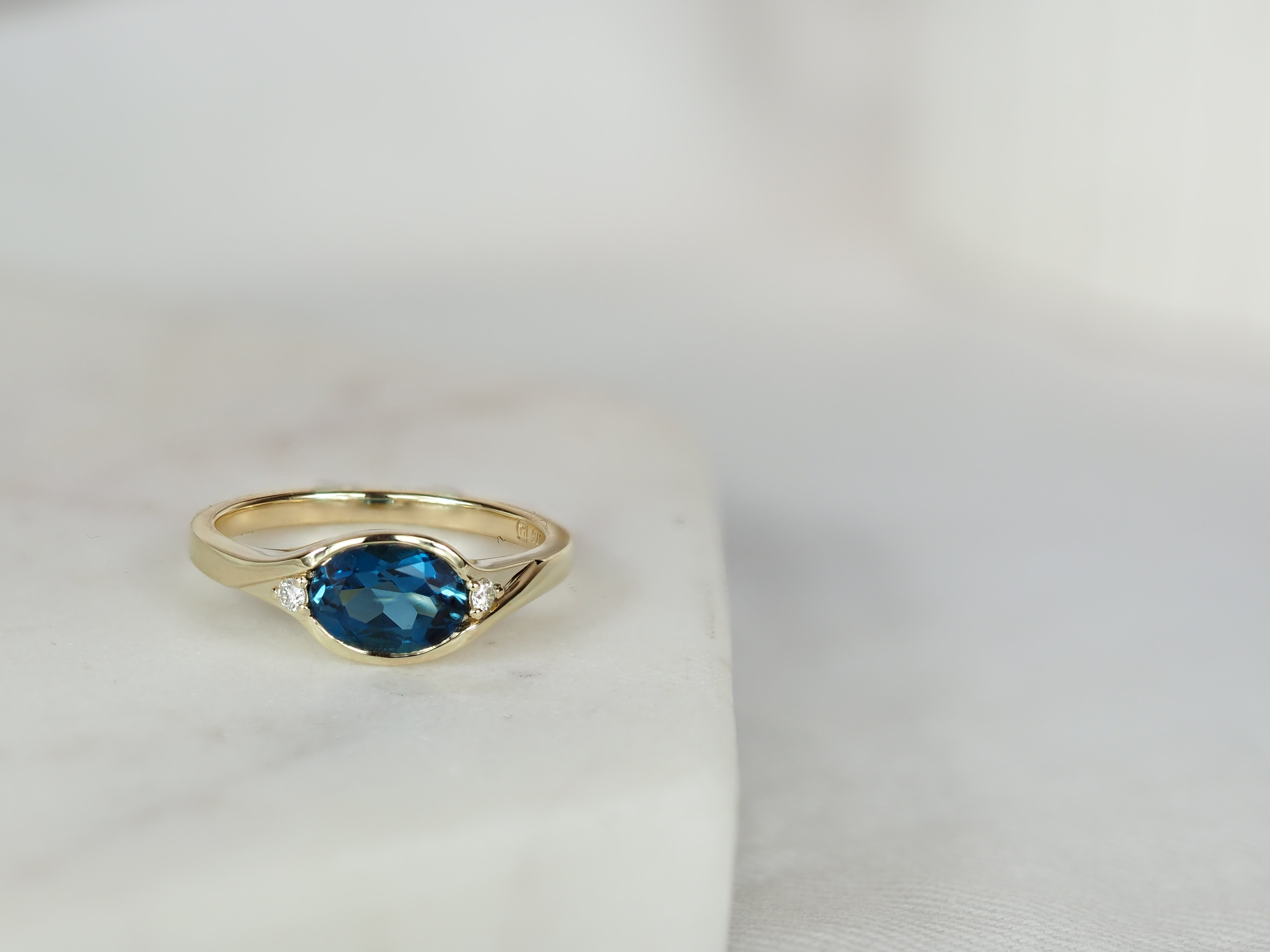 9ct Yellow Gold London Blue Topaz and Diamond Ring, 1.50ct Centre