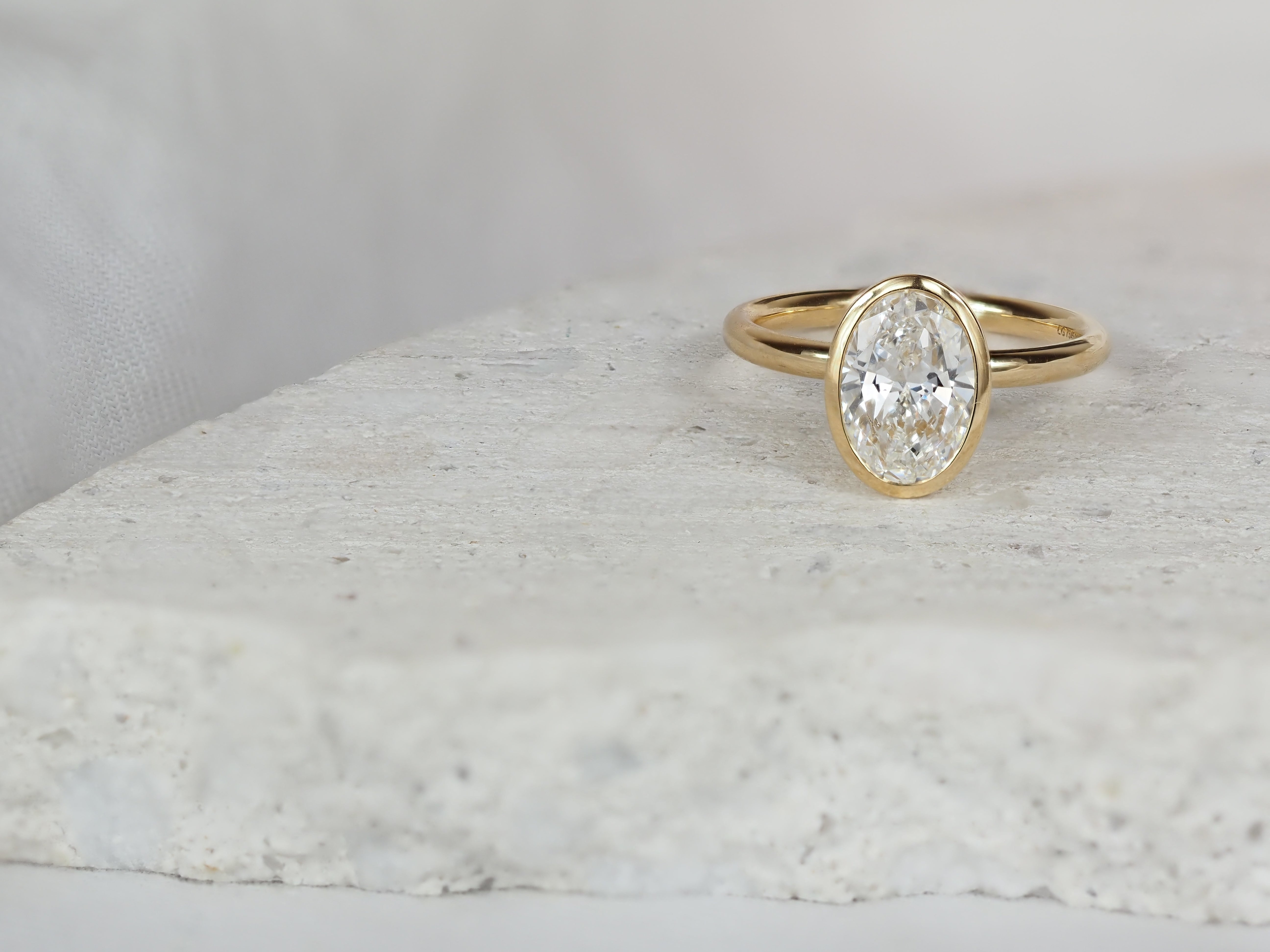 18ct Yellow Gold Oval cut Lab-Grown Diamond Engagement Ring, 2ct Total