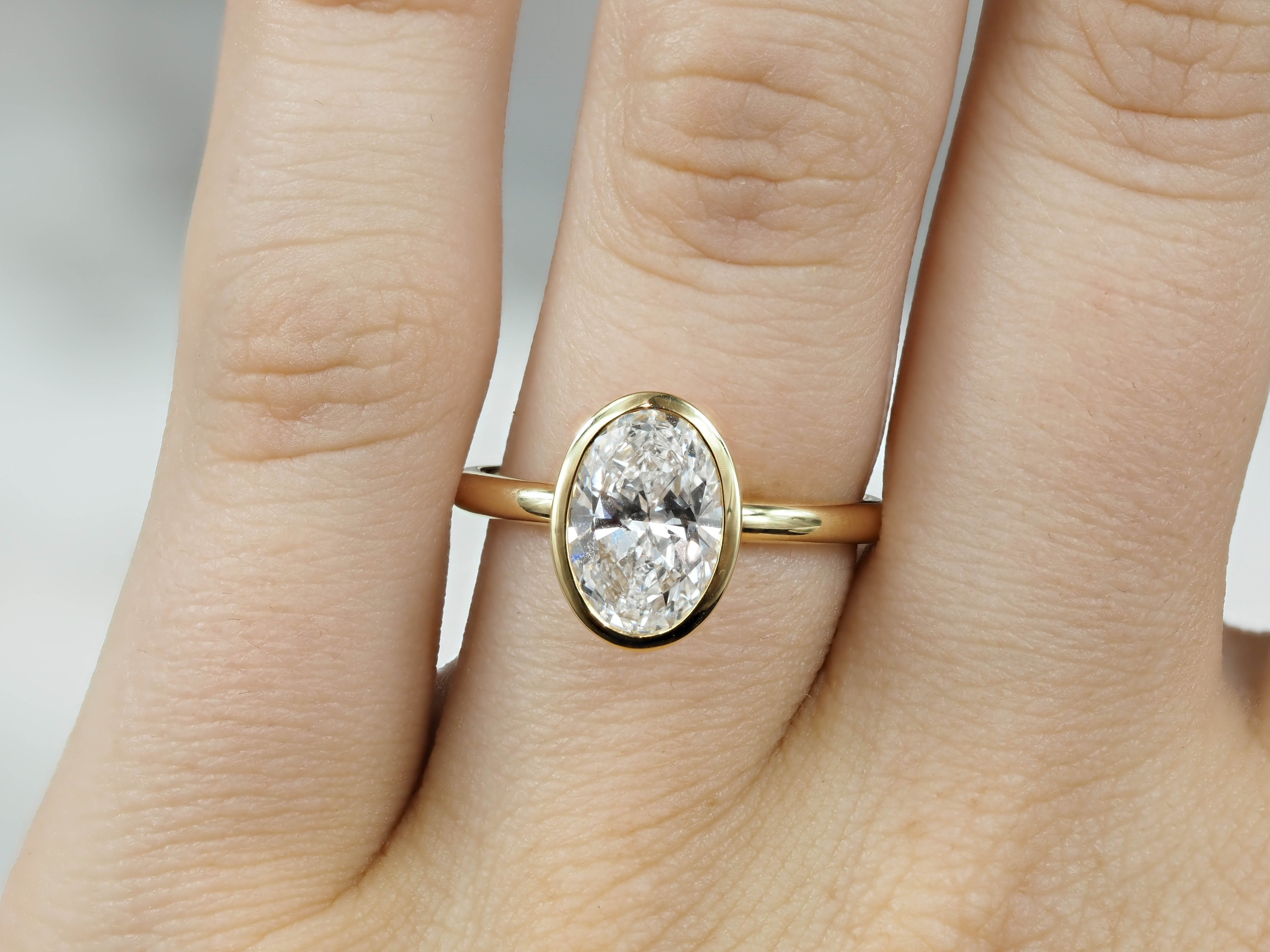 18ct Yellow Gold Oval cut Lab-Grown Diamond Engagement Ring, 2ct Total