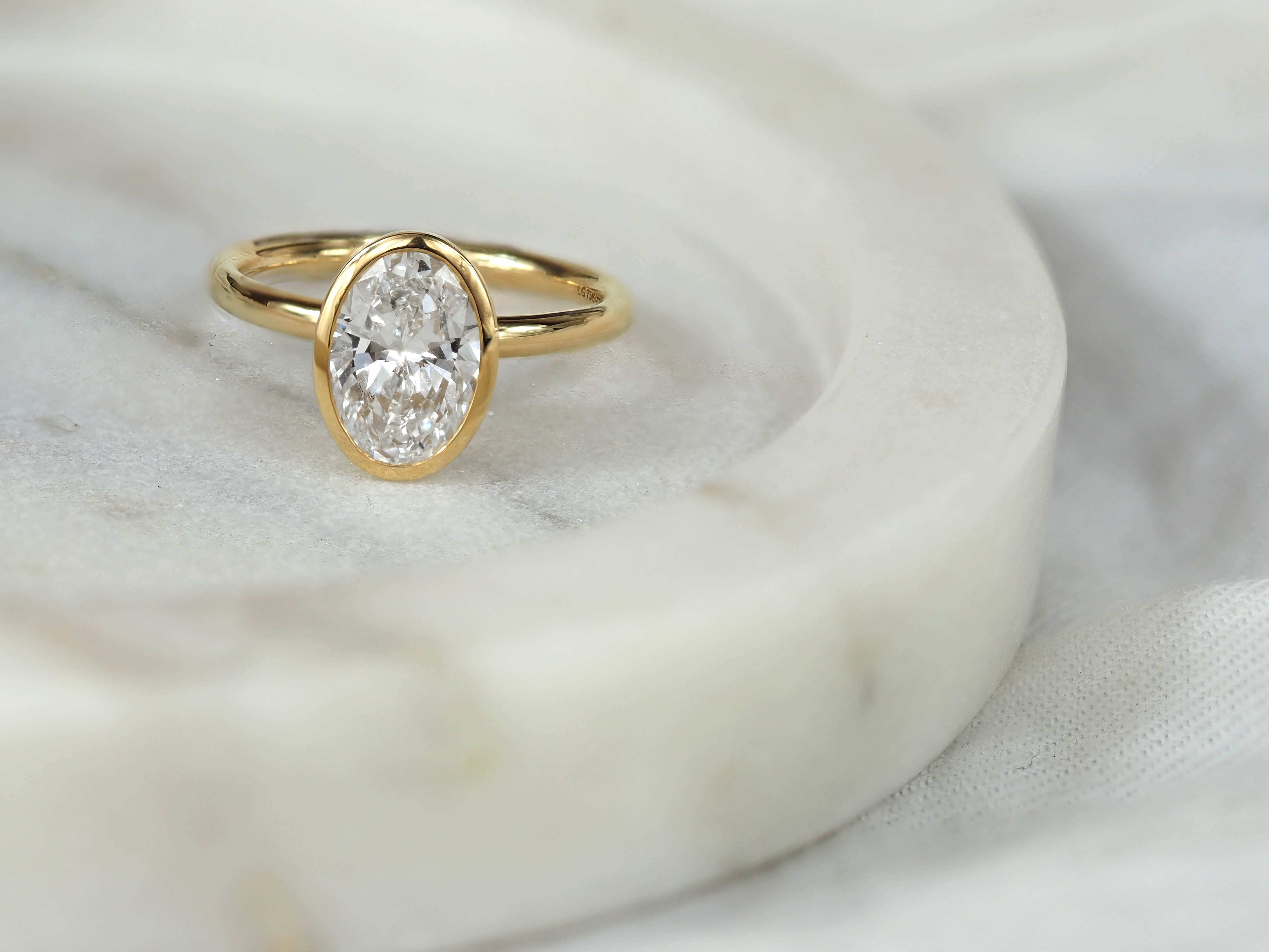 18ct Yellow Gold Oval cut Lab-Grown Diamond Engagement Ring, 2ct Total