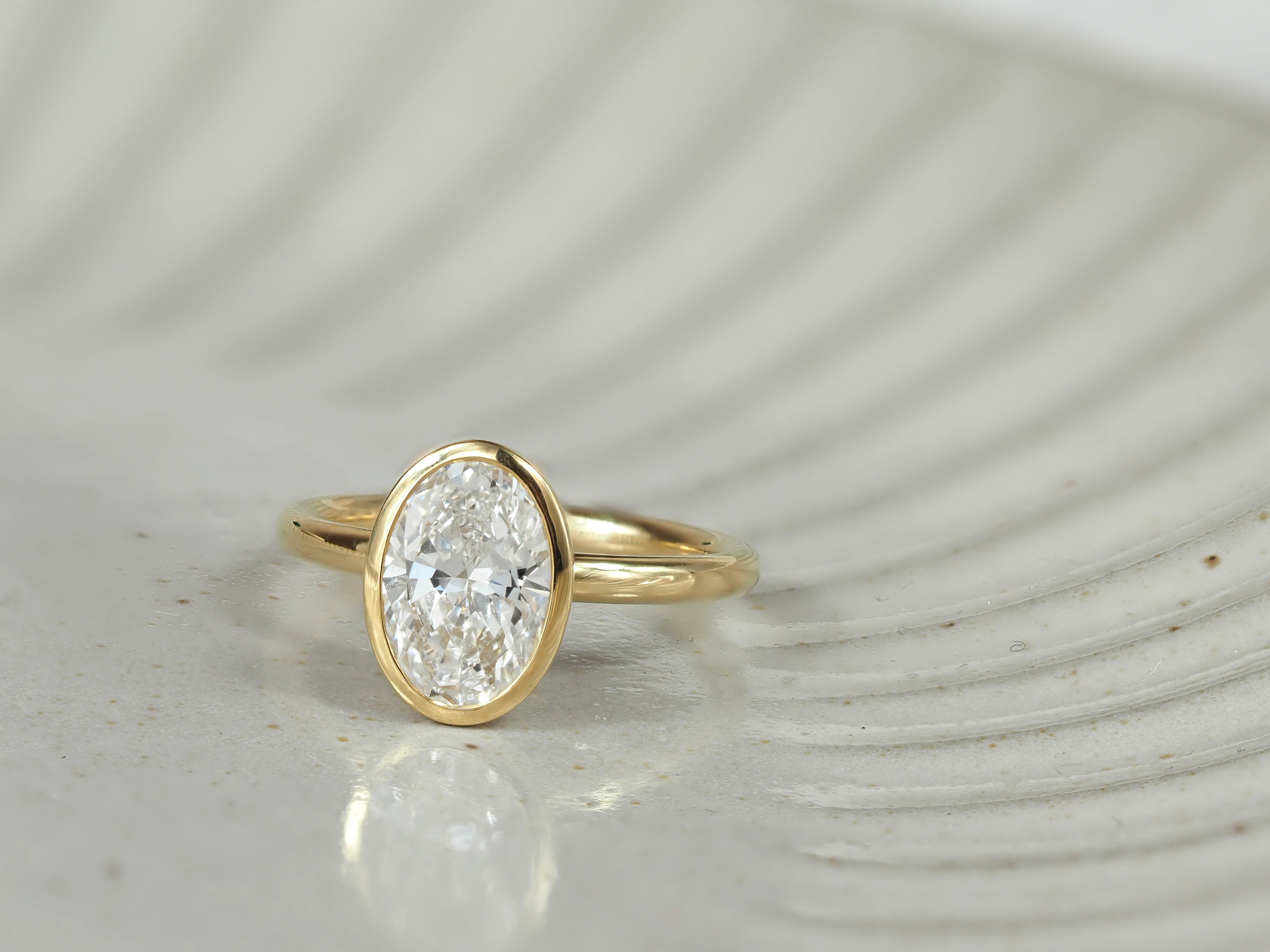 18ct Yellow Gold Oval cut Lab-Grown Diamond Engagement Ring, 2ct Total