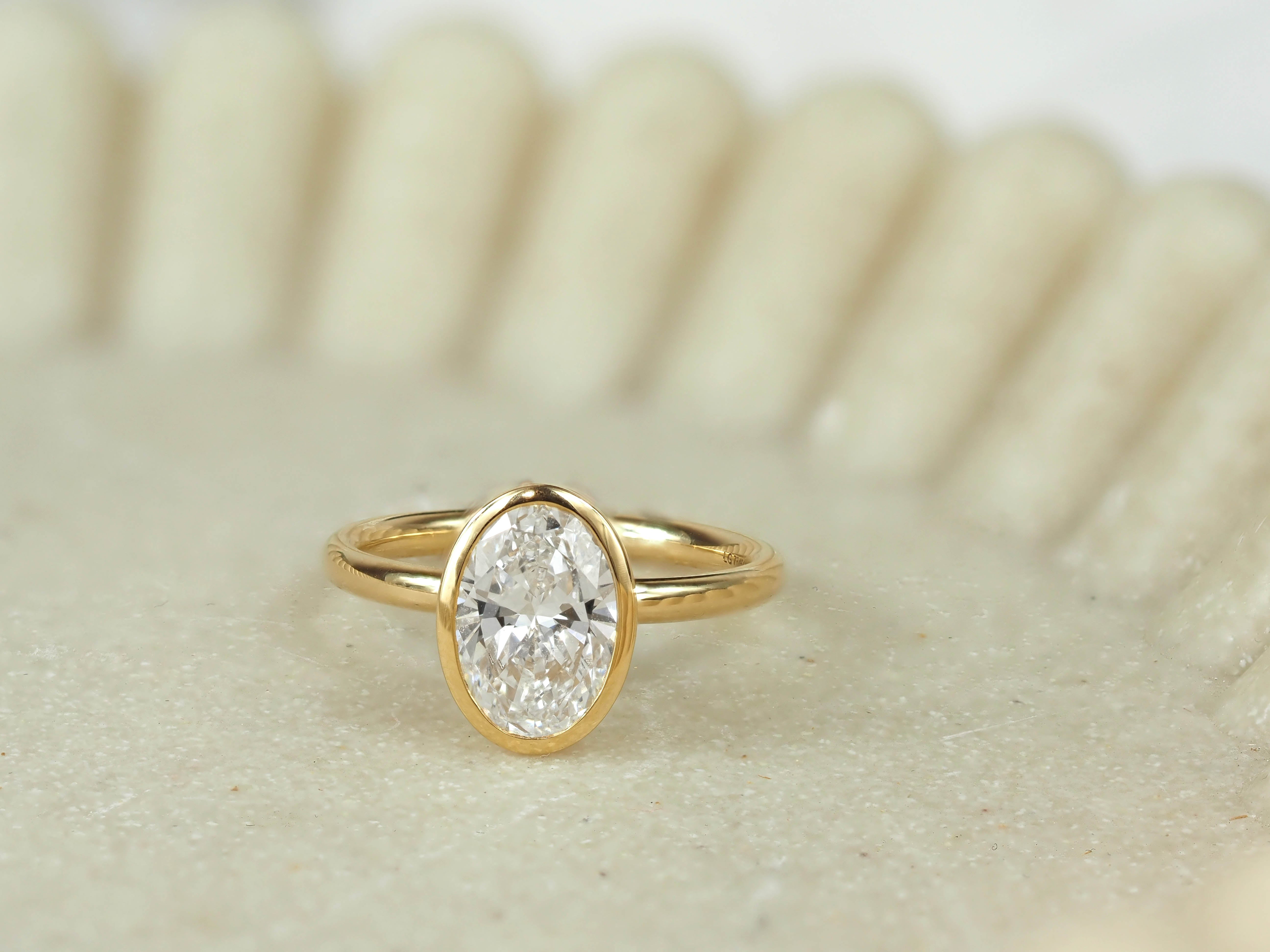 18ct Yellow Gold Oval cut Lab-Grown Diamond Engagement Ring, 2ct Total