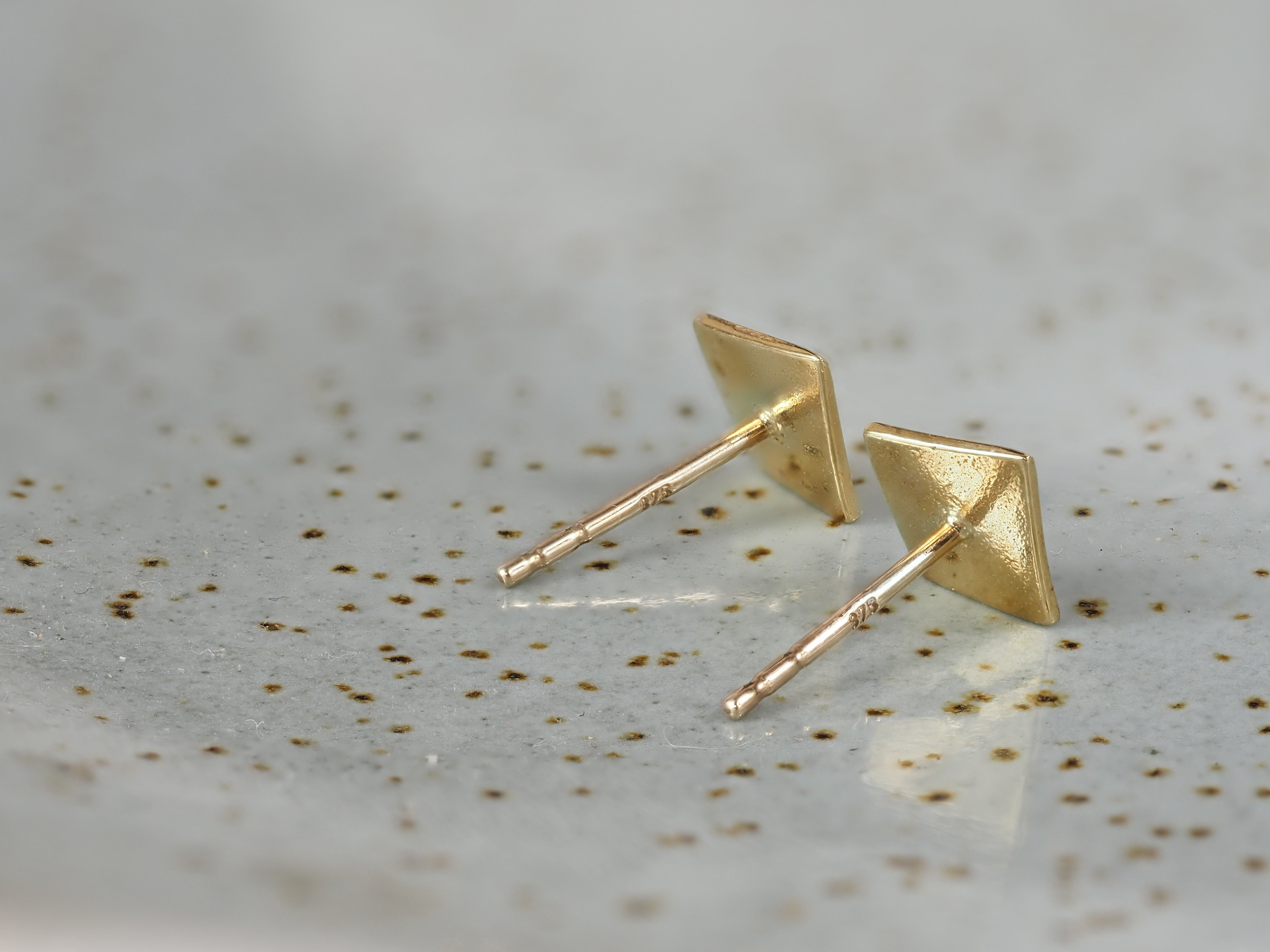 9ct Yellow Gold Square Stud Earrings
