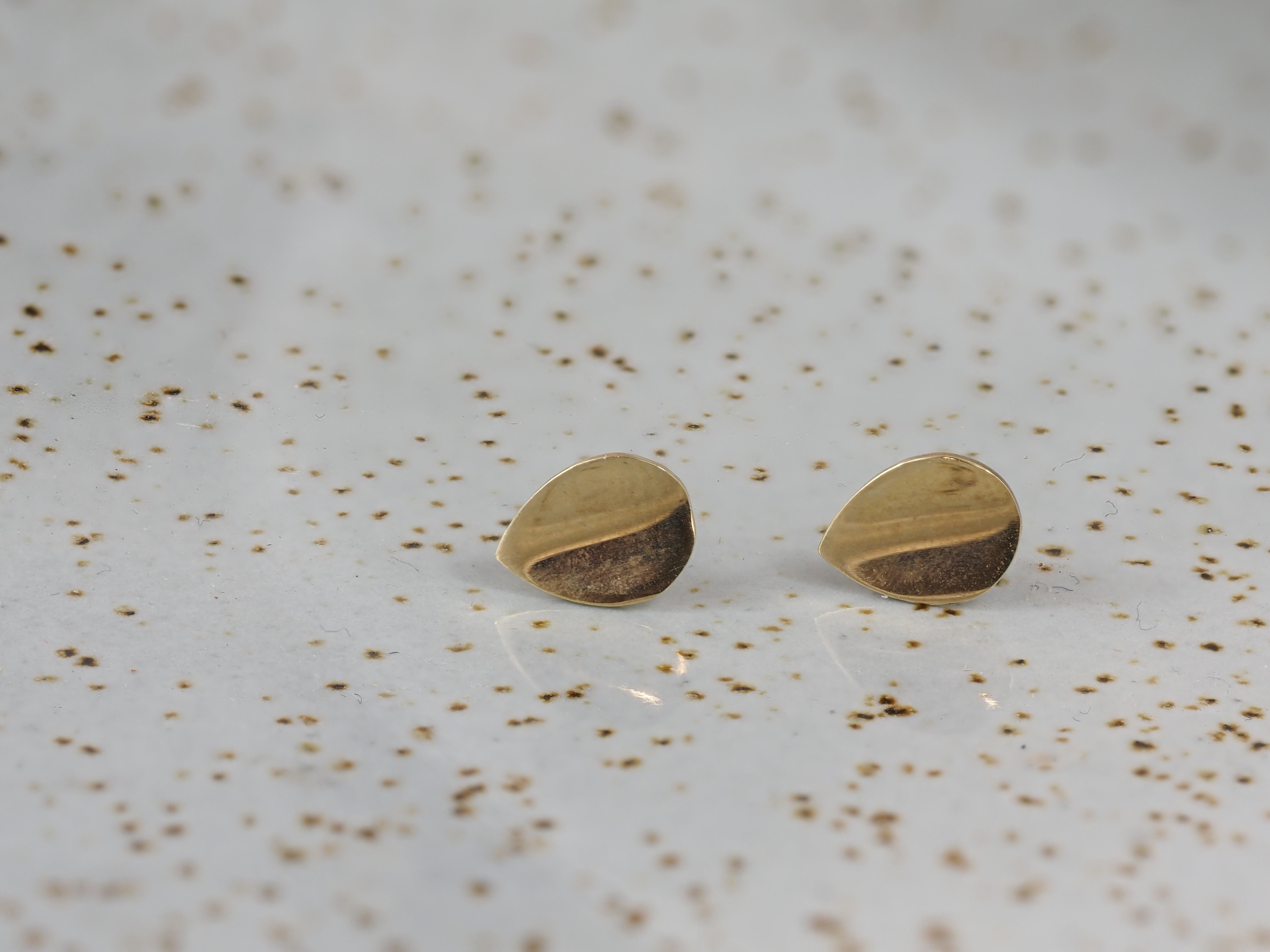 9ct Yellow Gold Curve Teardrop Stud Earrings