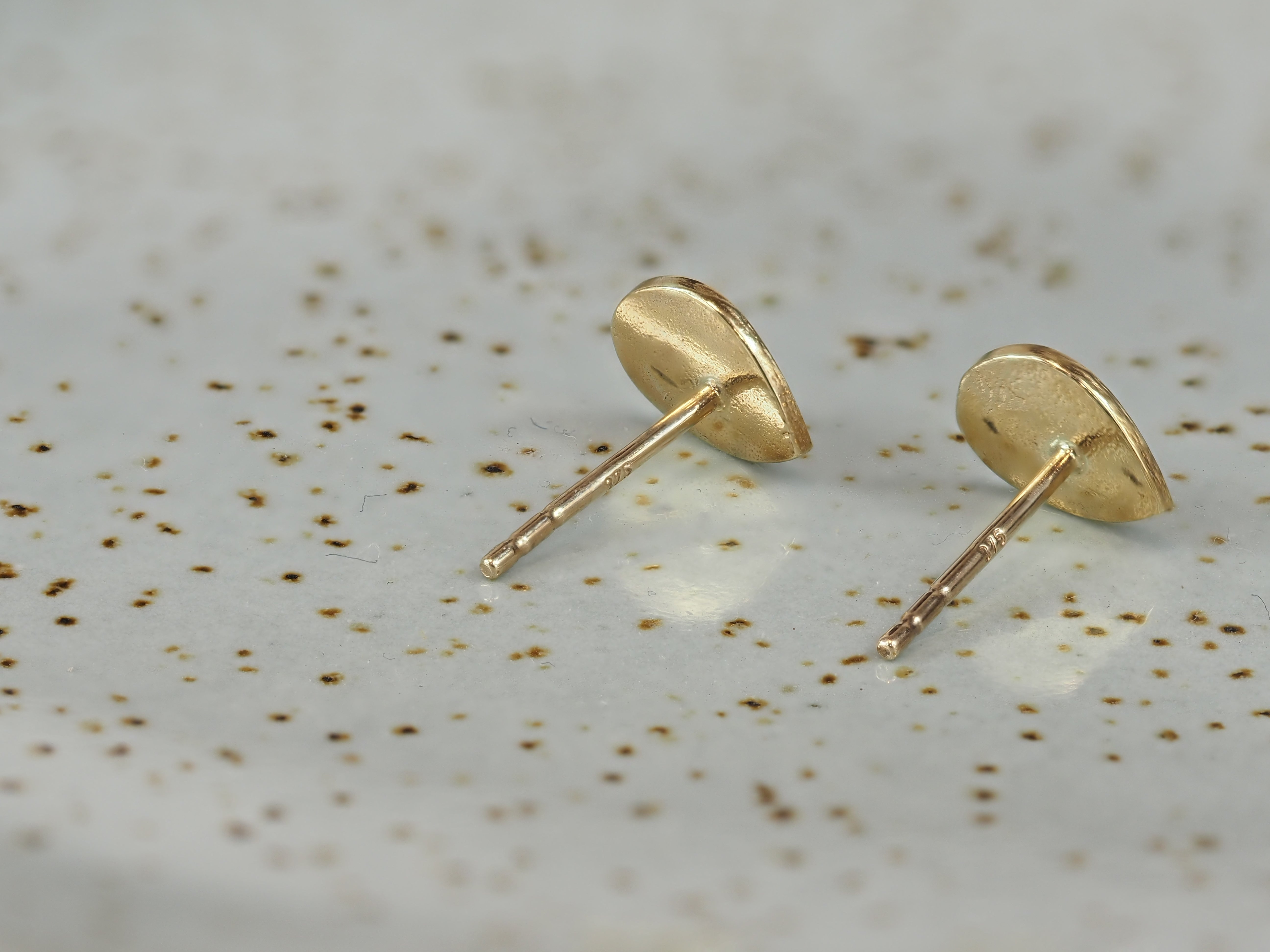 9ct Yellow Gold Curve Teardrop Stud Earrings