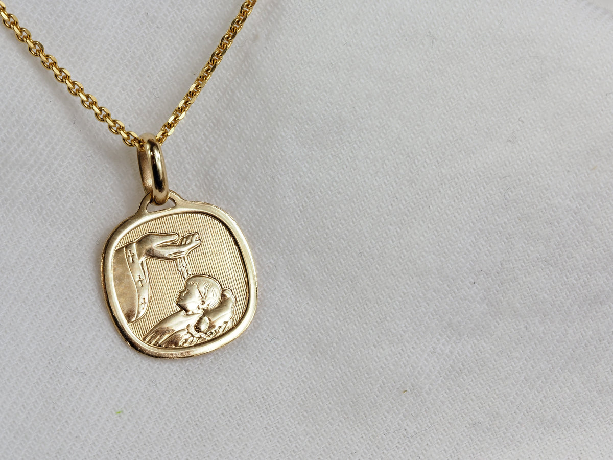 9ct Yellow Gold Baptismal Medallion
