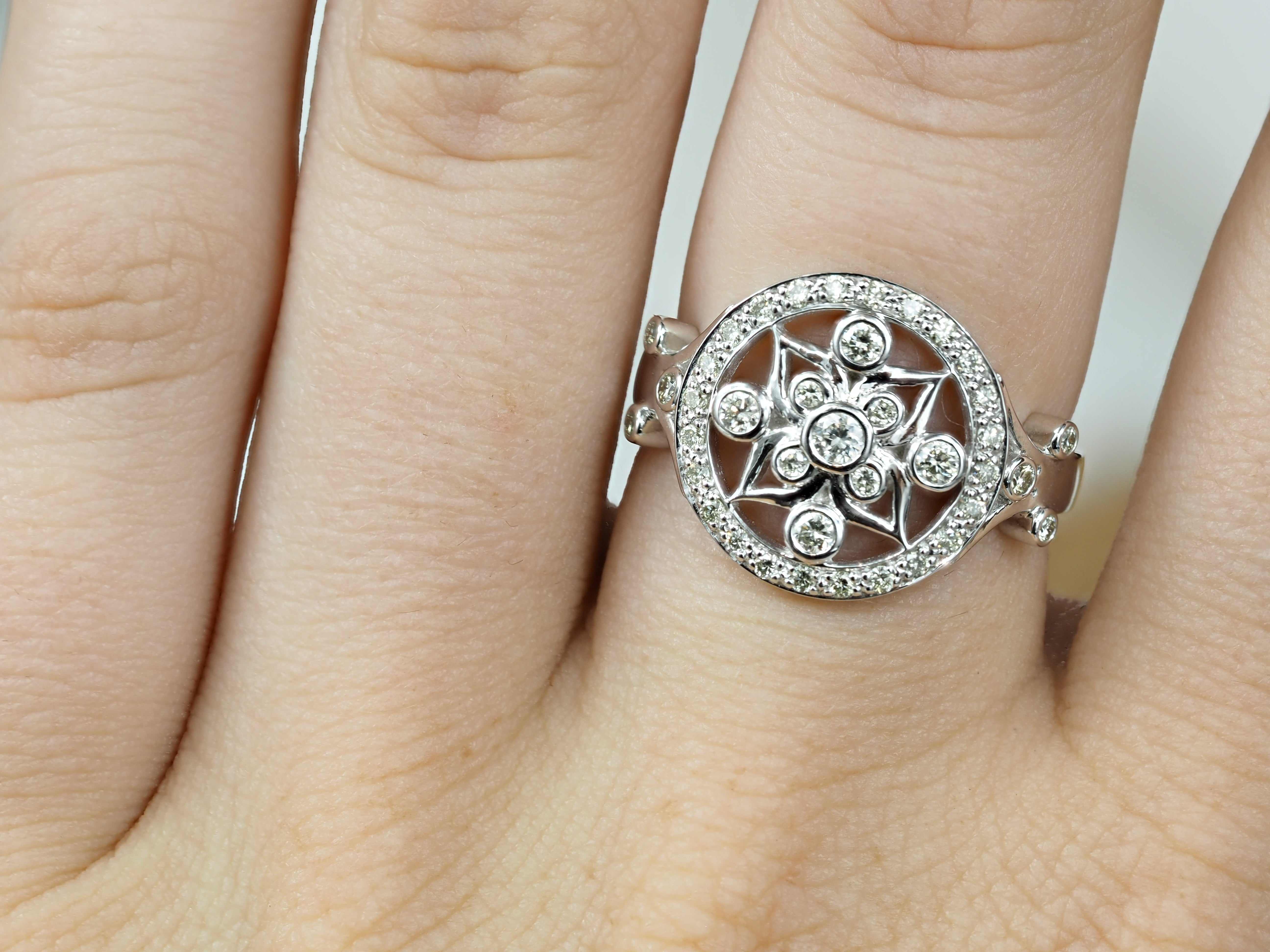 9ct White Gold Ornate filigree Diamond ring