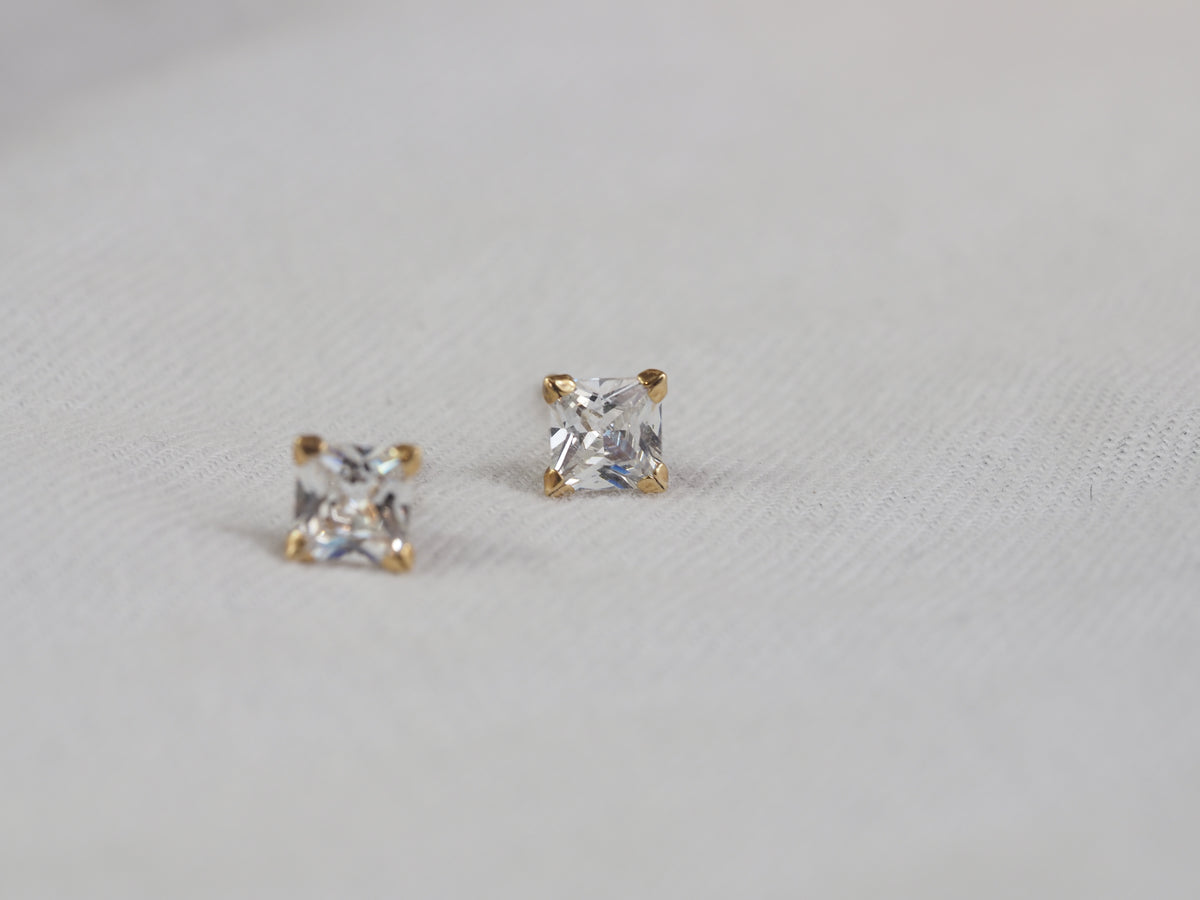 9ct Yellow Gold Cubic Zirconia Stud Earrings