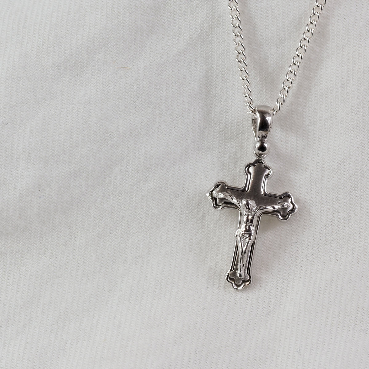 9ct White Gold Crucifix Pendant
