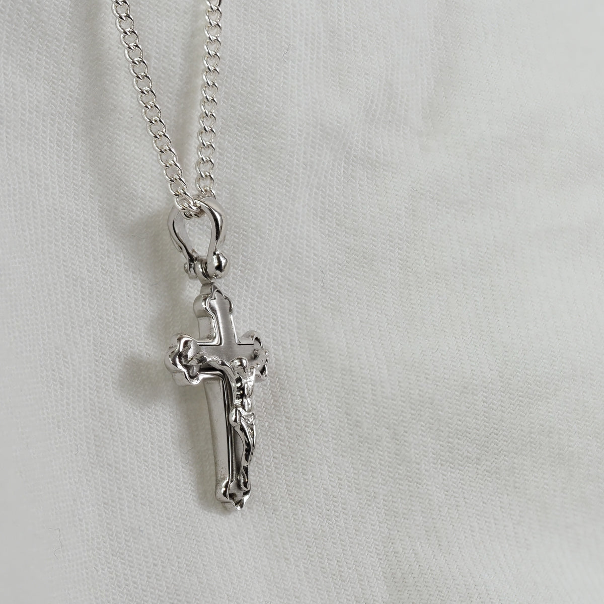 9ct White Gold Crucifix Pendant