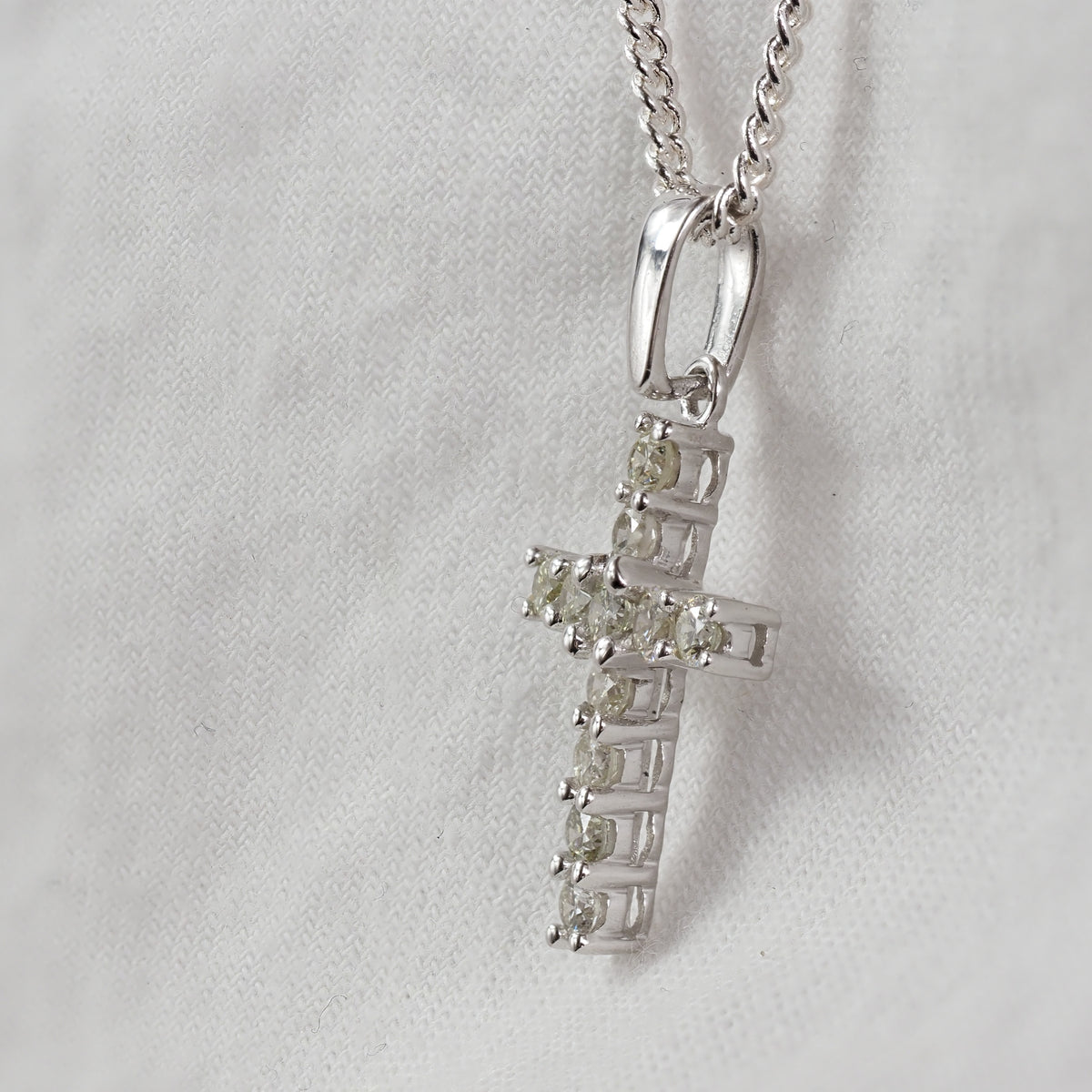 9ct White Gold Diamond Cross, 17mm