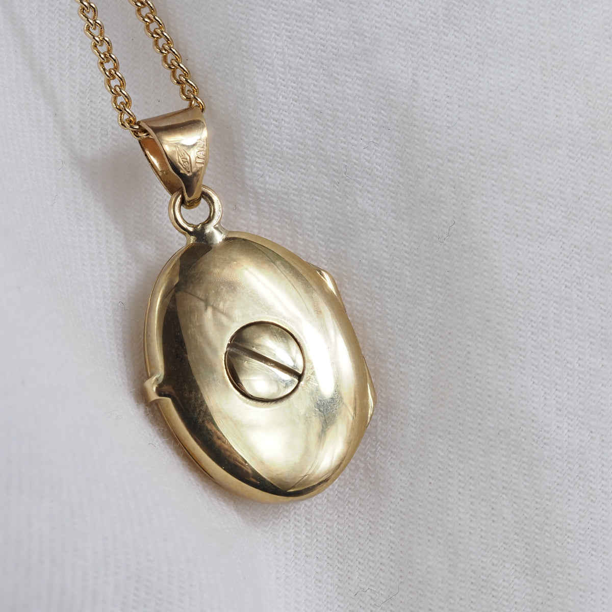 9ct Yellow Gold Oval Memorial Locket