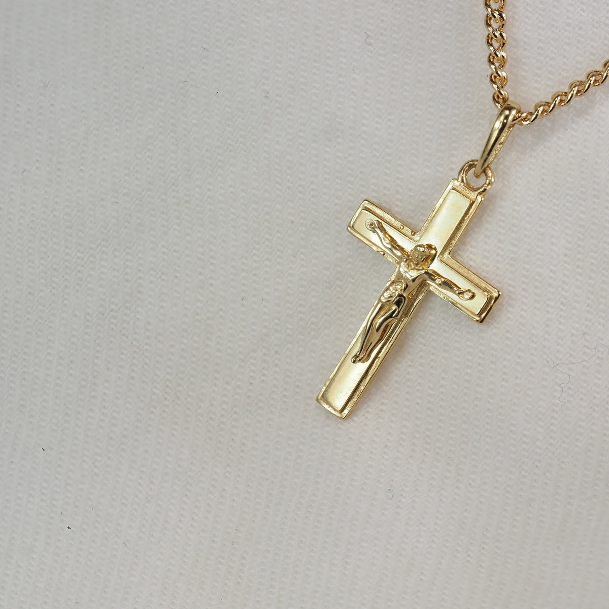 9ct Yellow Gold Solid Crucifix, 16mm