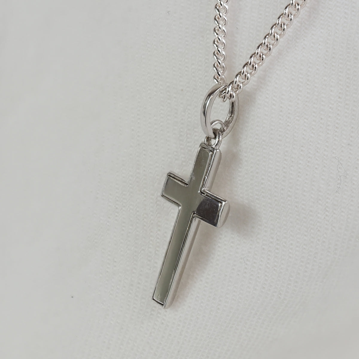 9ct White Gold Bevelled Edge Cross Pendant, 17mm