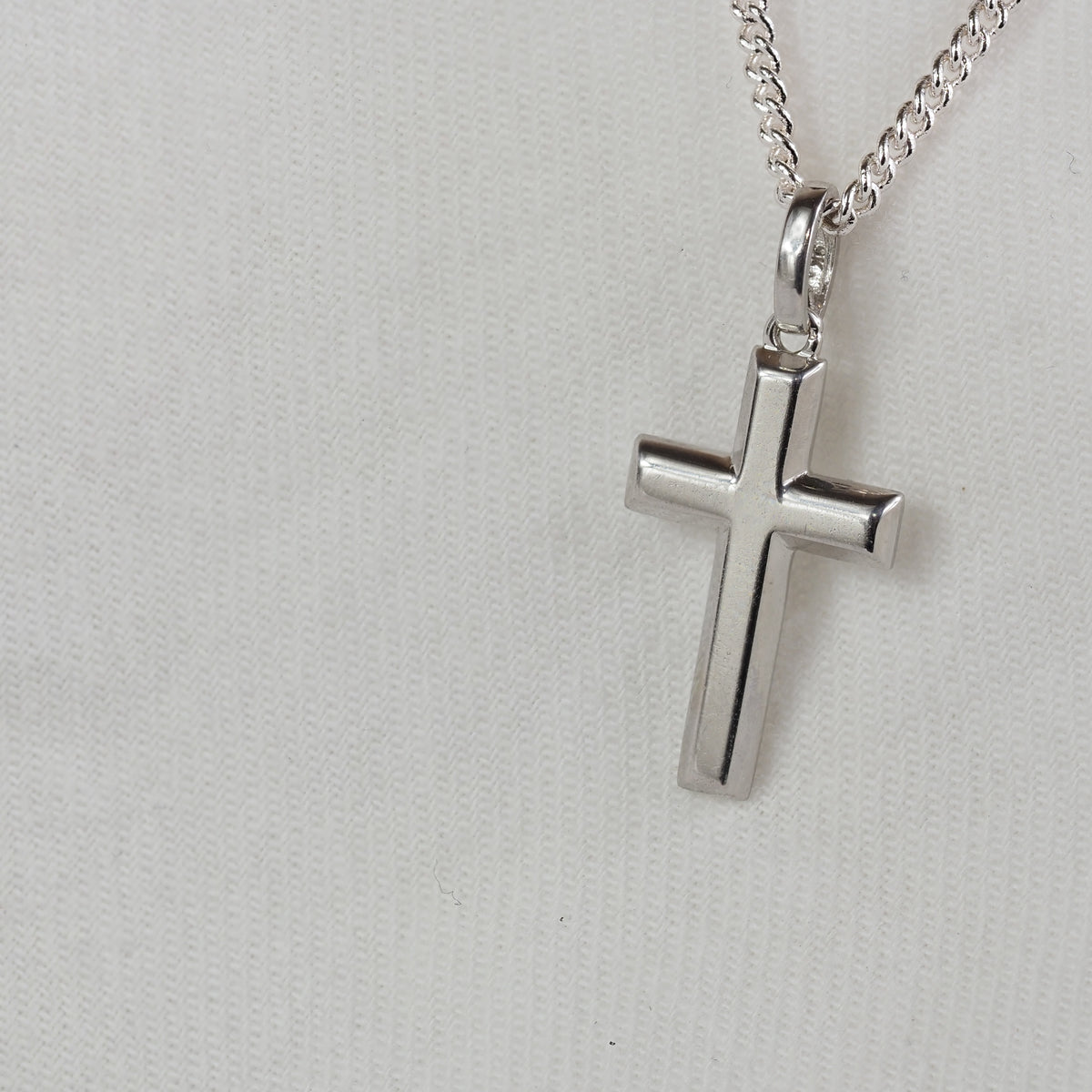 9ct White Gold Bevelled Edge Cross Pendant, 17mm