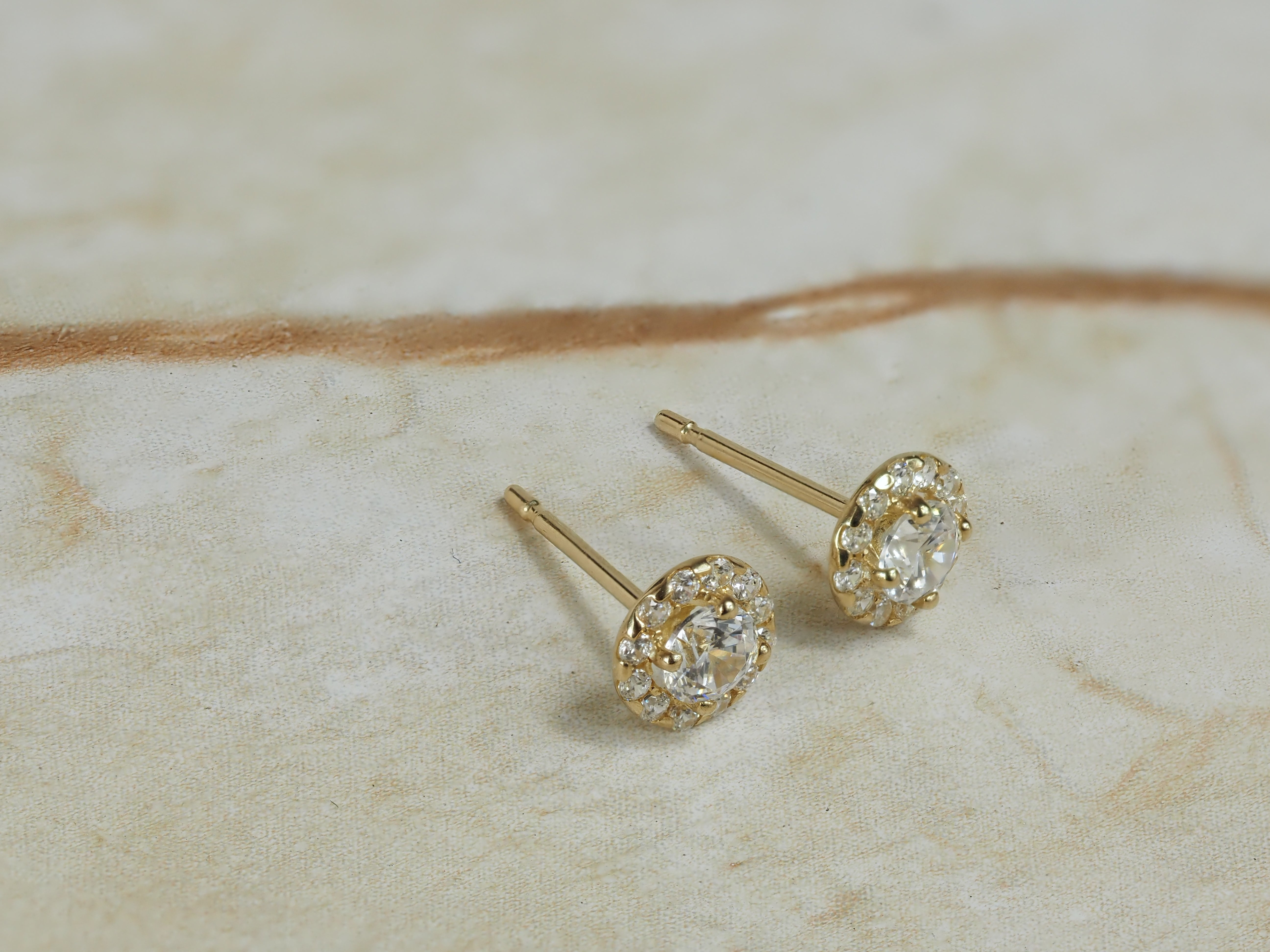 9ct Yellow Gold Cubic Zirconia Stud Earrings