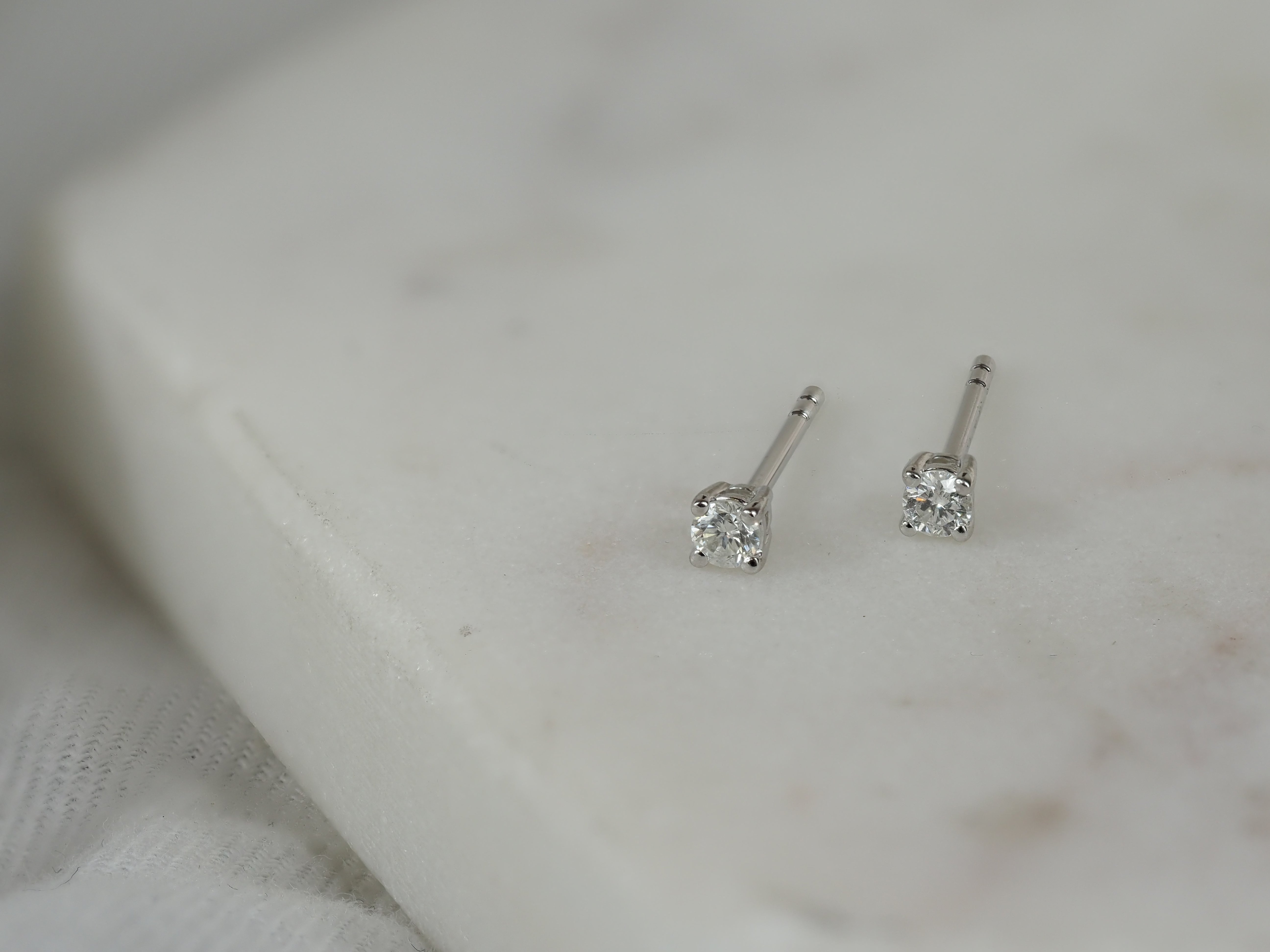 9ct White Gold Diamond Studs Earrings, 0.10ct Total