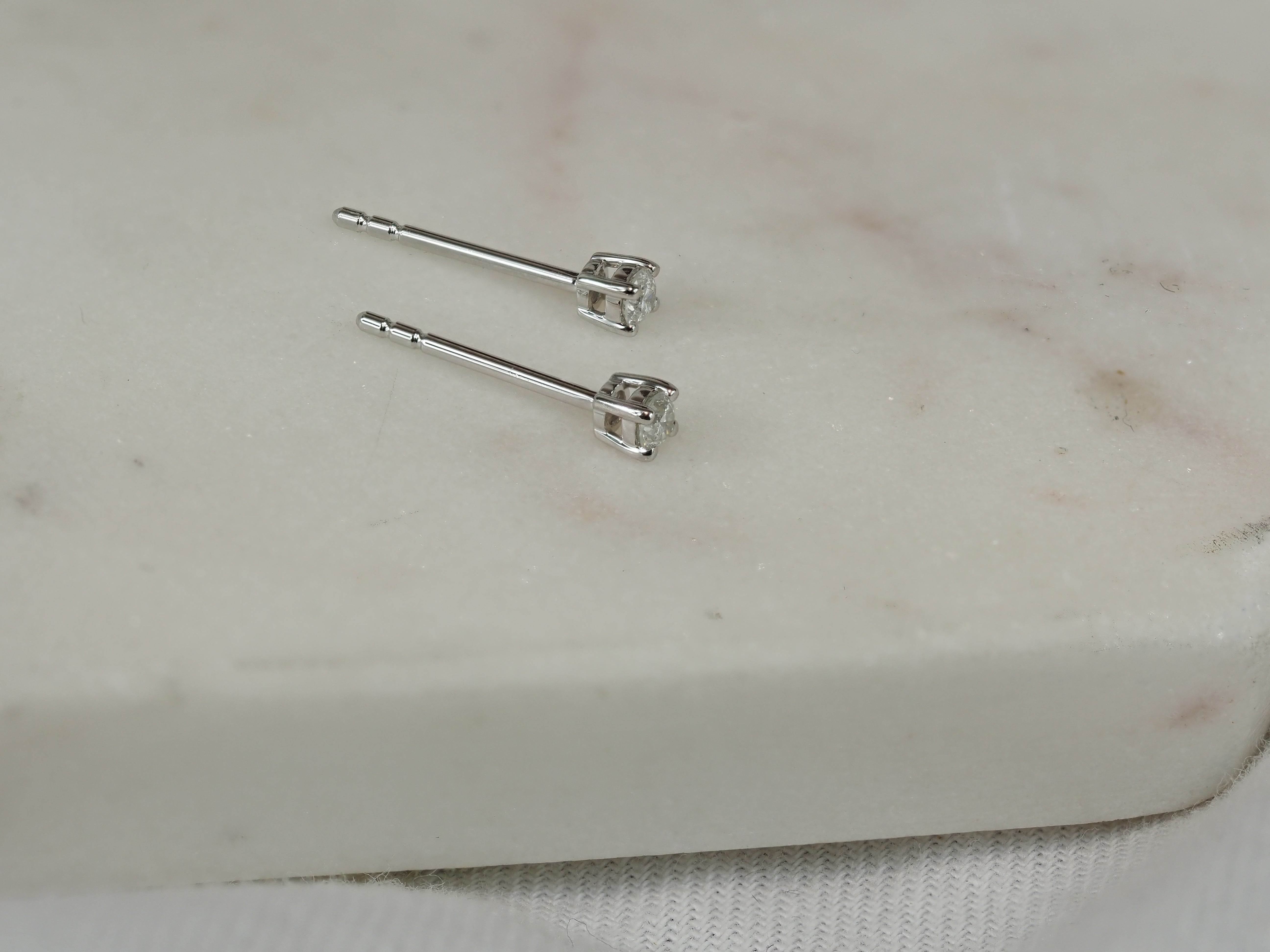 9ct White Gold Diamond Studs Earrings, 0.10ct Total