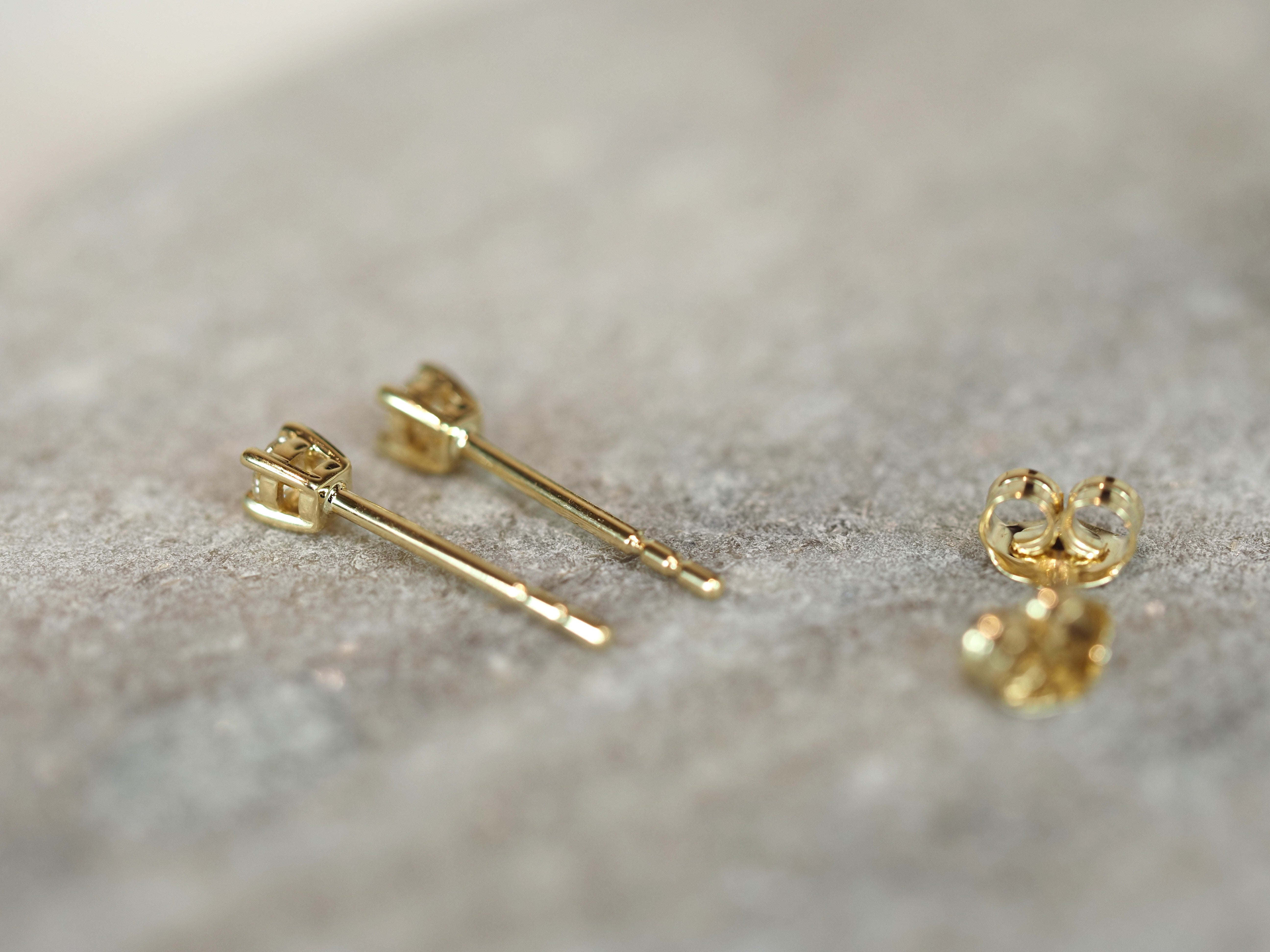 9ct Yellow Gold 0.10Ct Diamond Stud Earrings